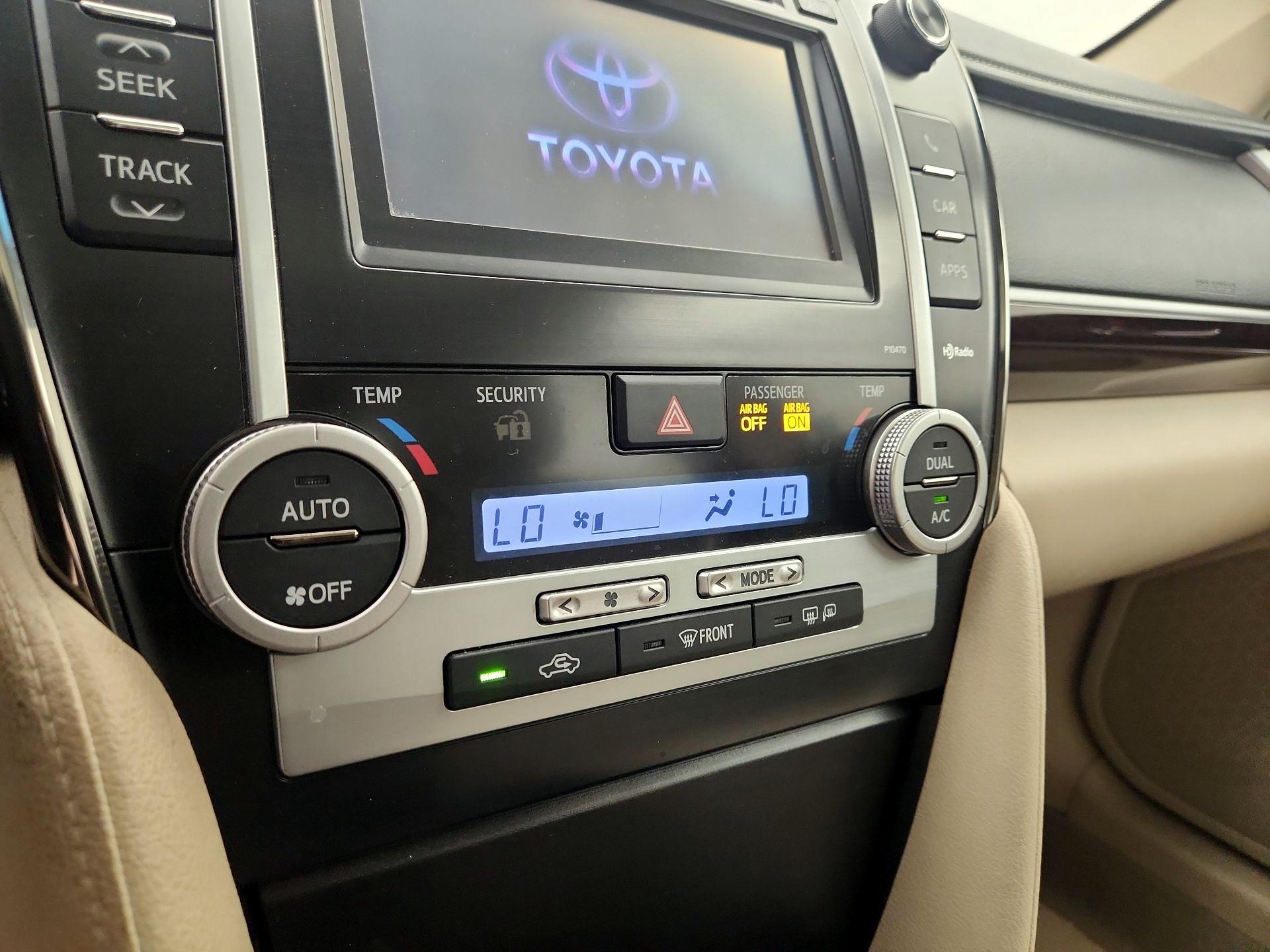 Thumbnail: 2014 Toyota Camry - 16