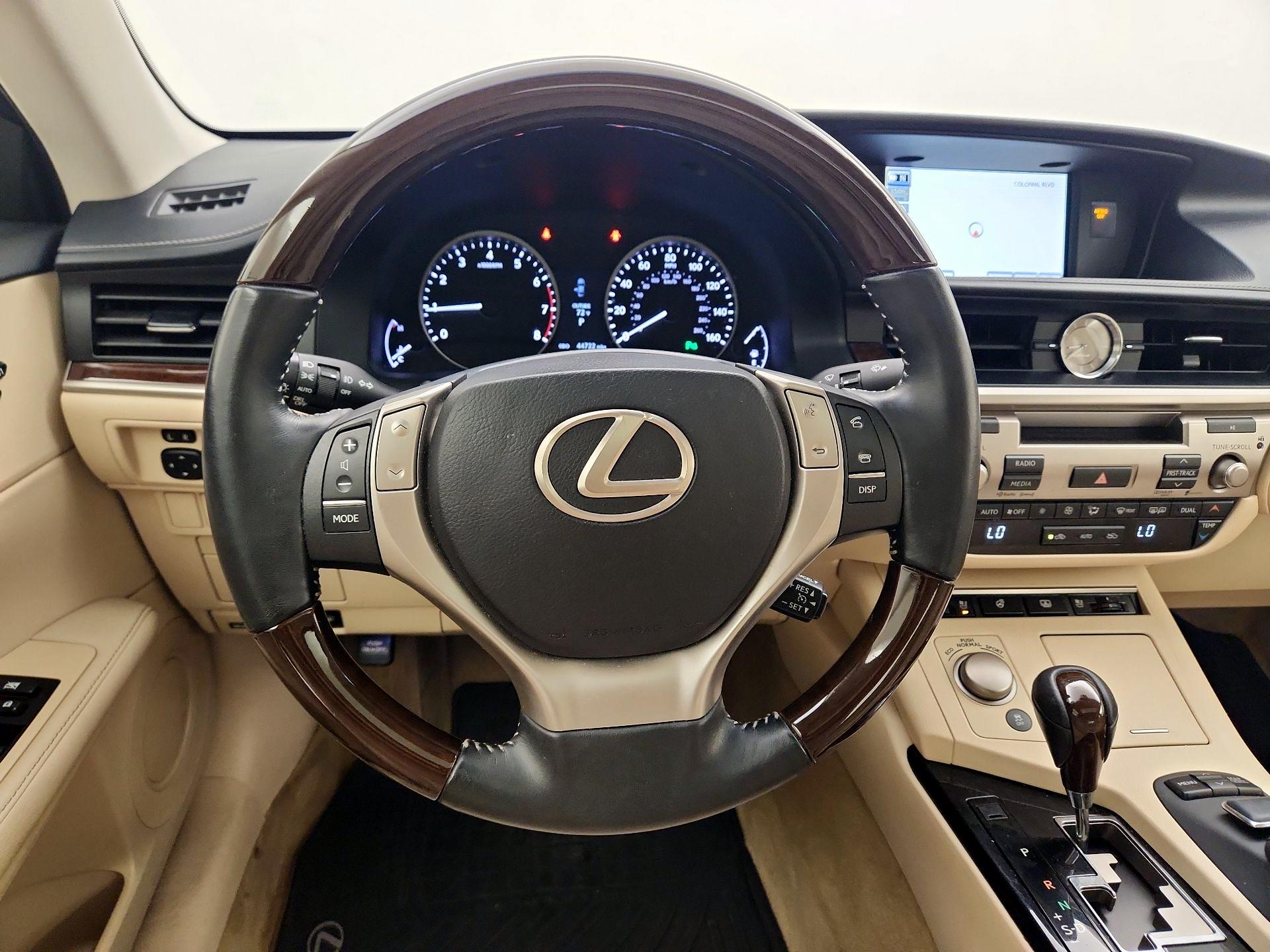 Thumbnail: 2014 Lexus ES - 10