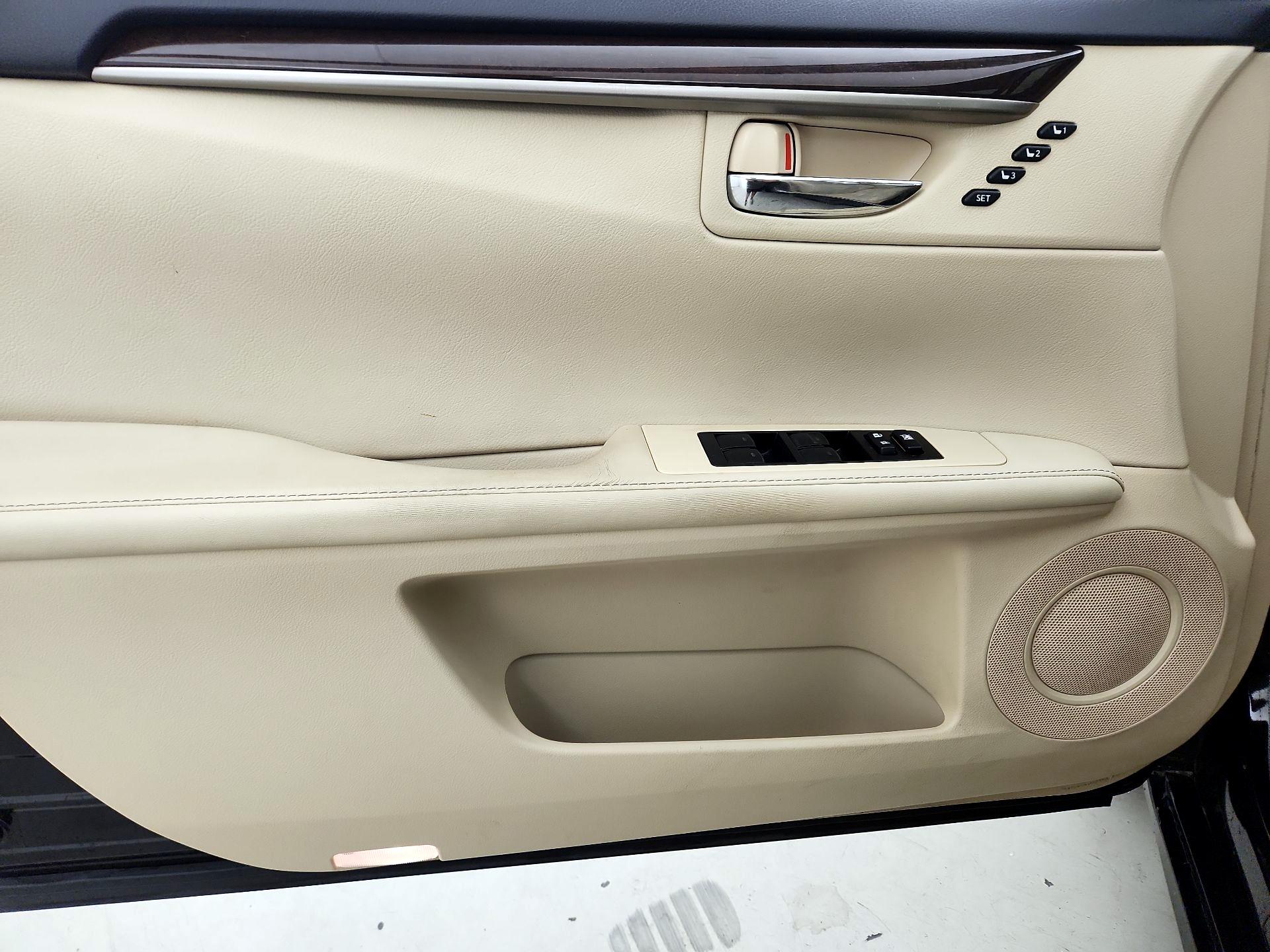 Thumbnail: 2014 Lexus ES - 12