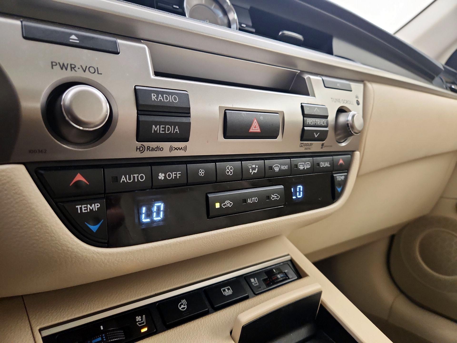 Thumbnail: 2014 Lexus ES - 16