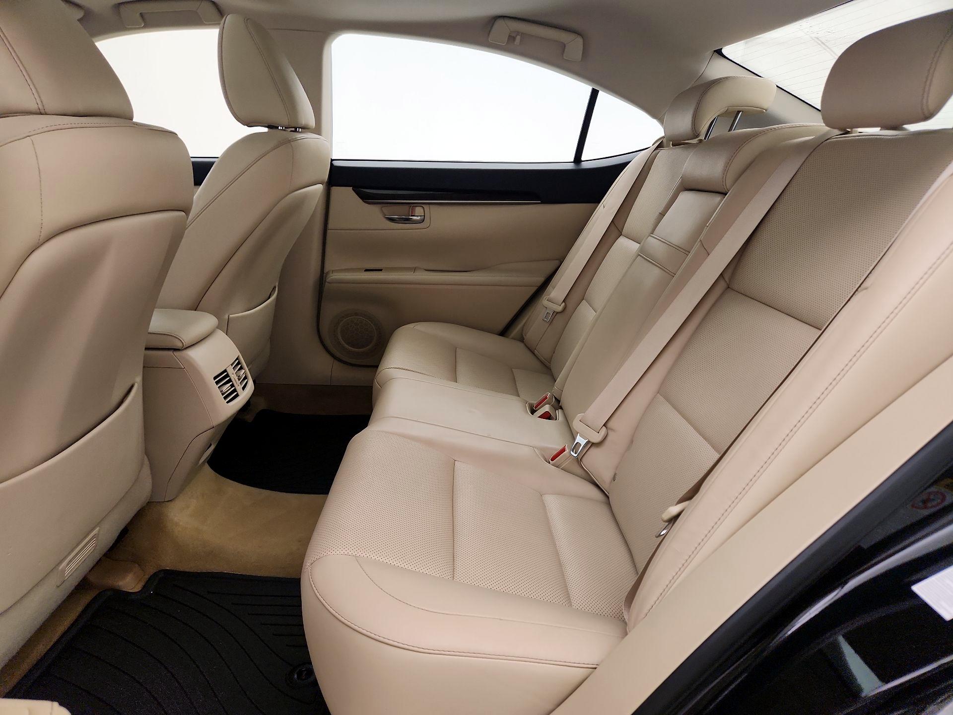 Thumbnail: 2014 Lexus ES - 20
