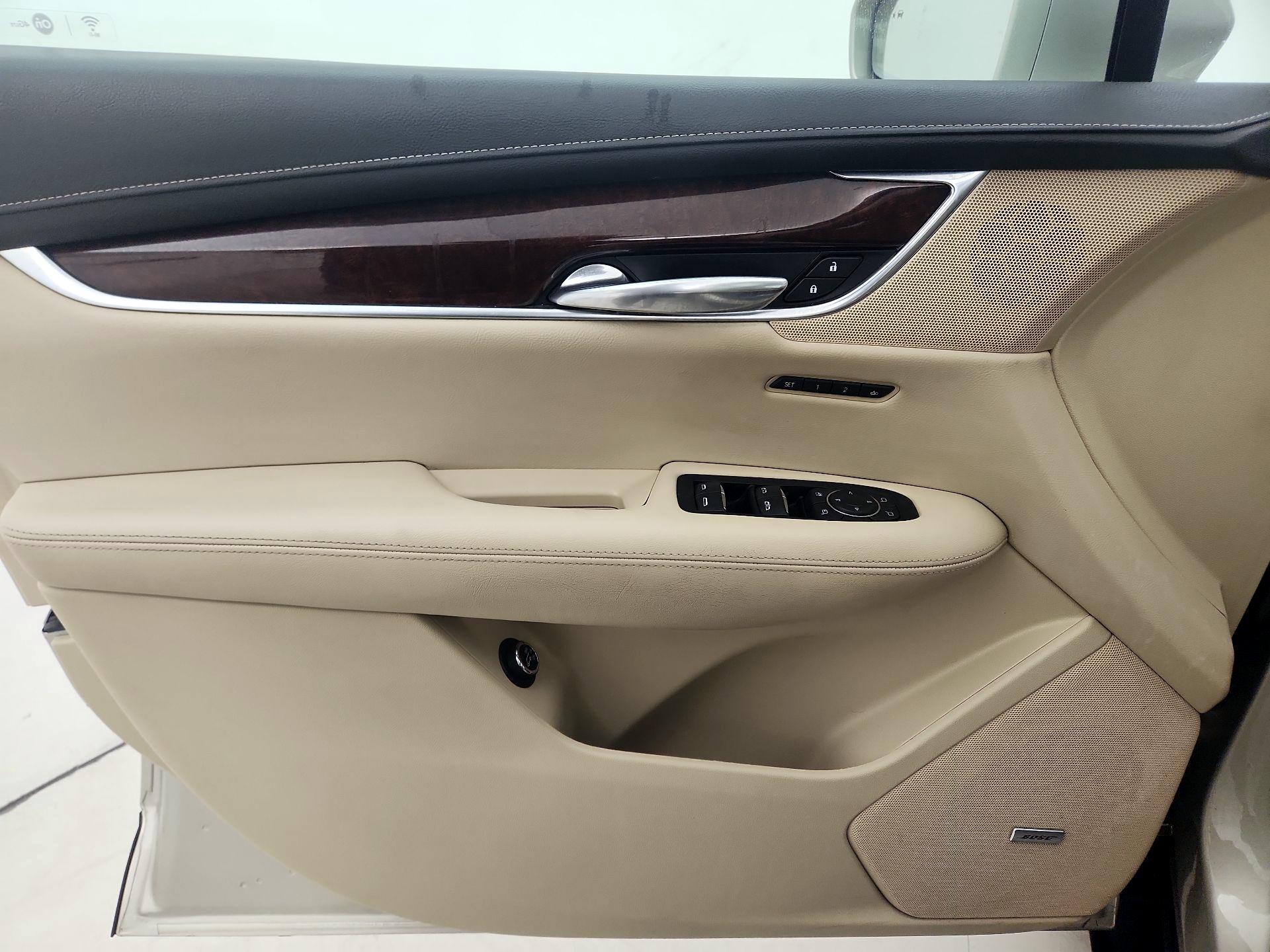 Thumbnail: 2017 Cadillac XT5 - 12