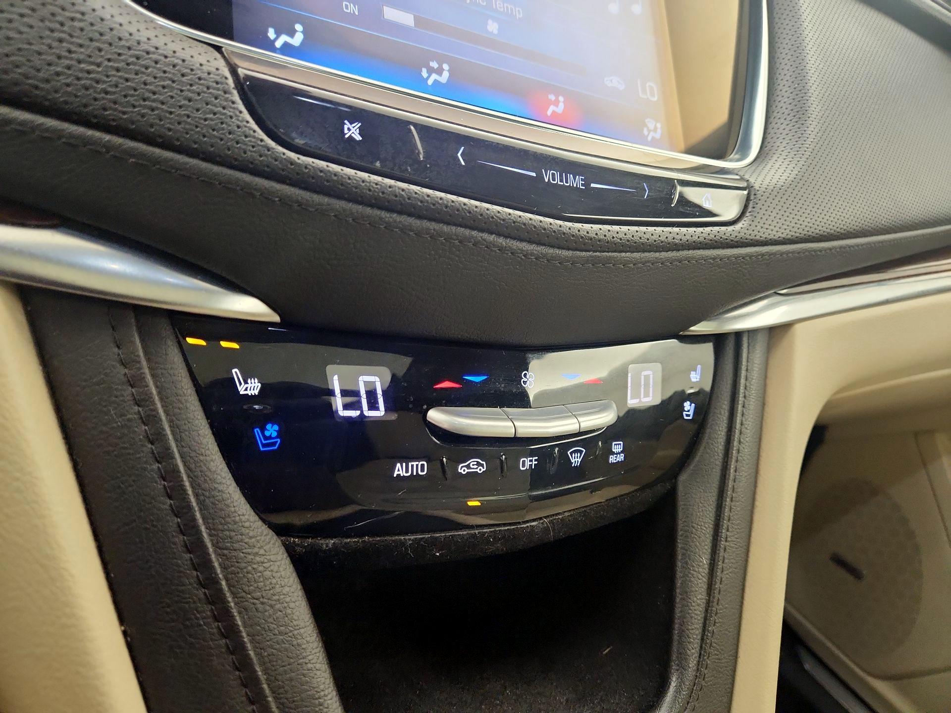 Thumbnail: 2017 Cadillac XT5 - 17