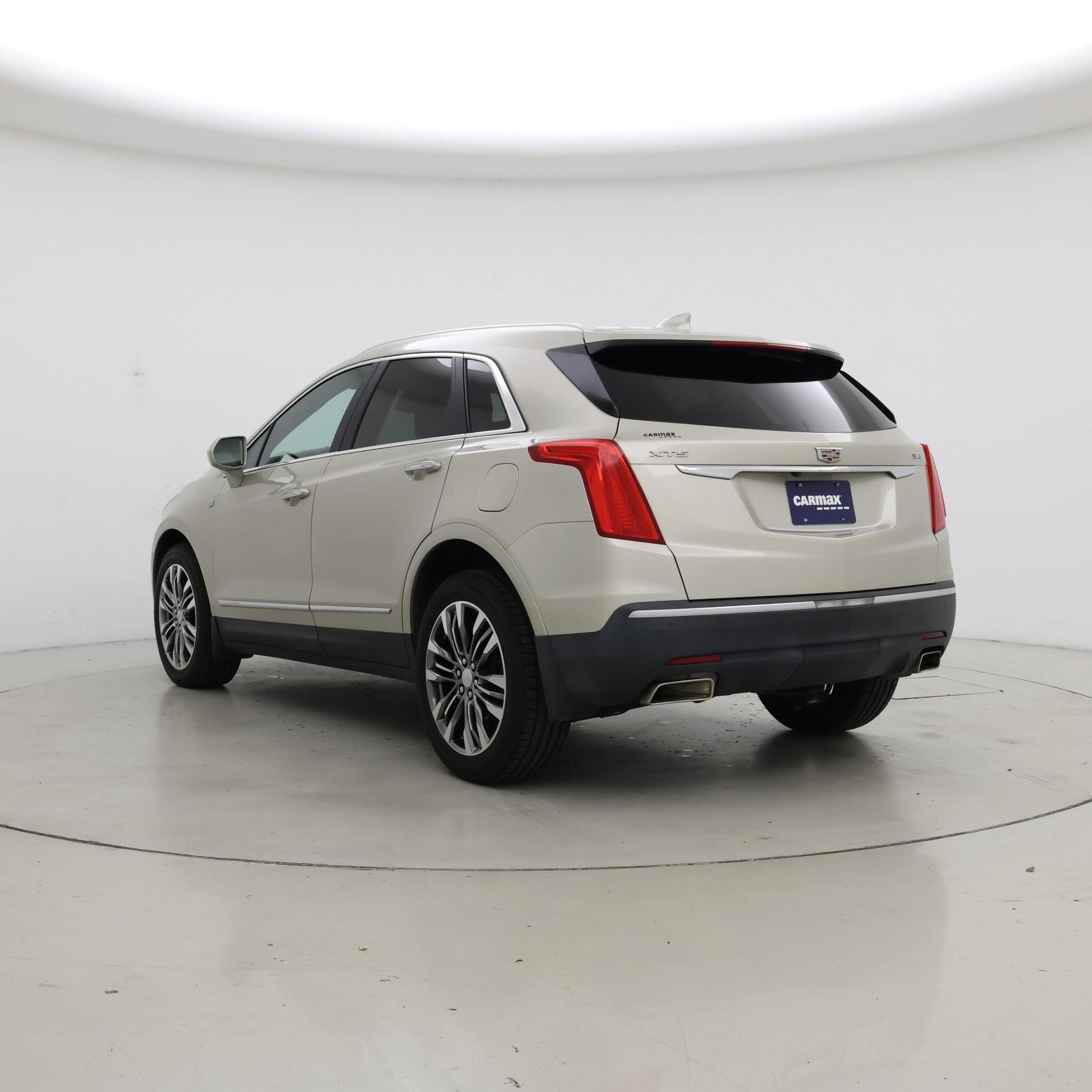 Thumbnail: 2017 Cadillac XT5 - 2