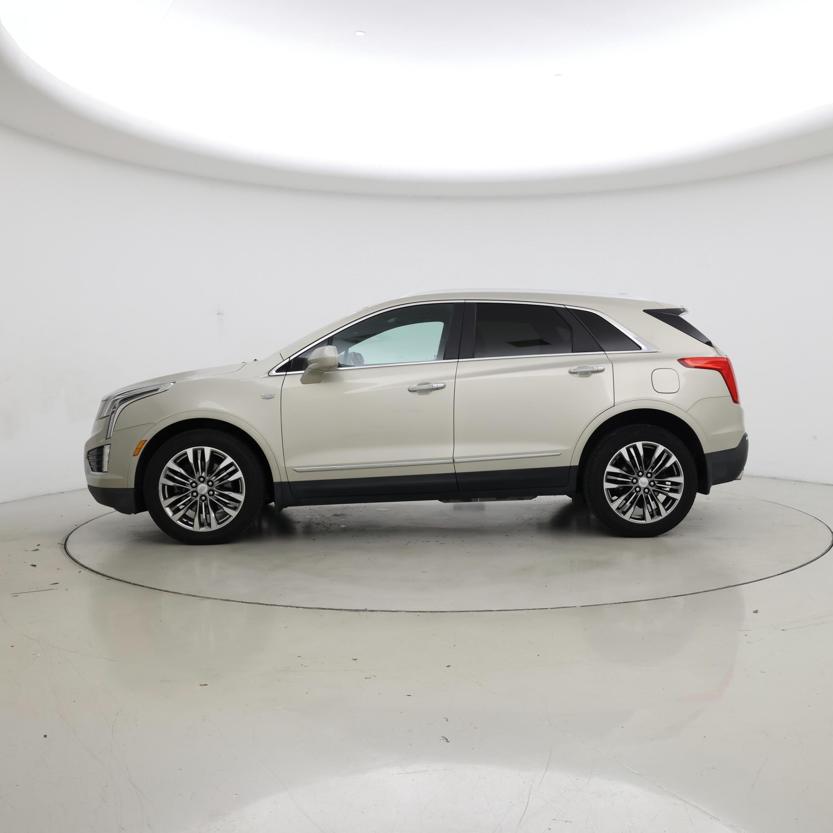 Thumbnail: 2017 Cadillac XT5 - 3