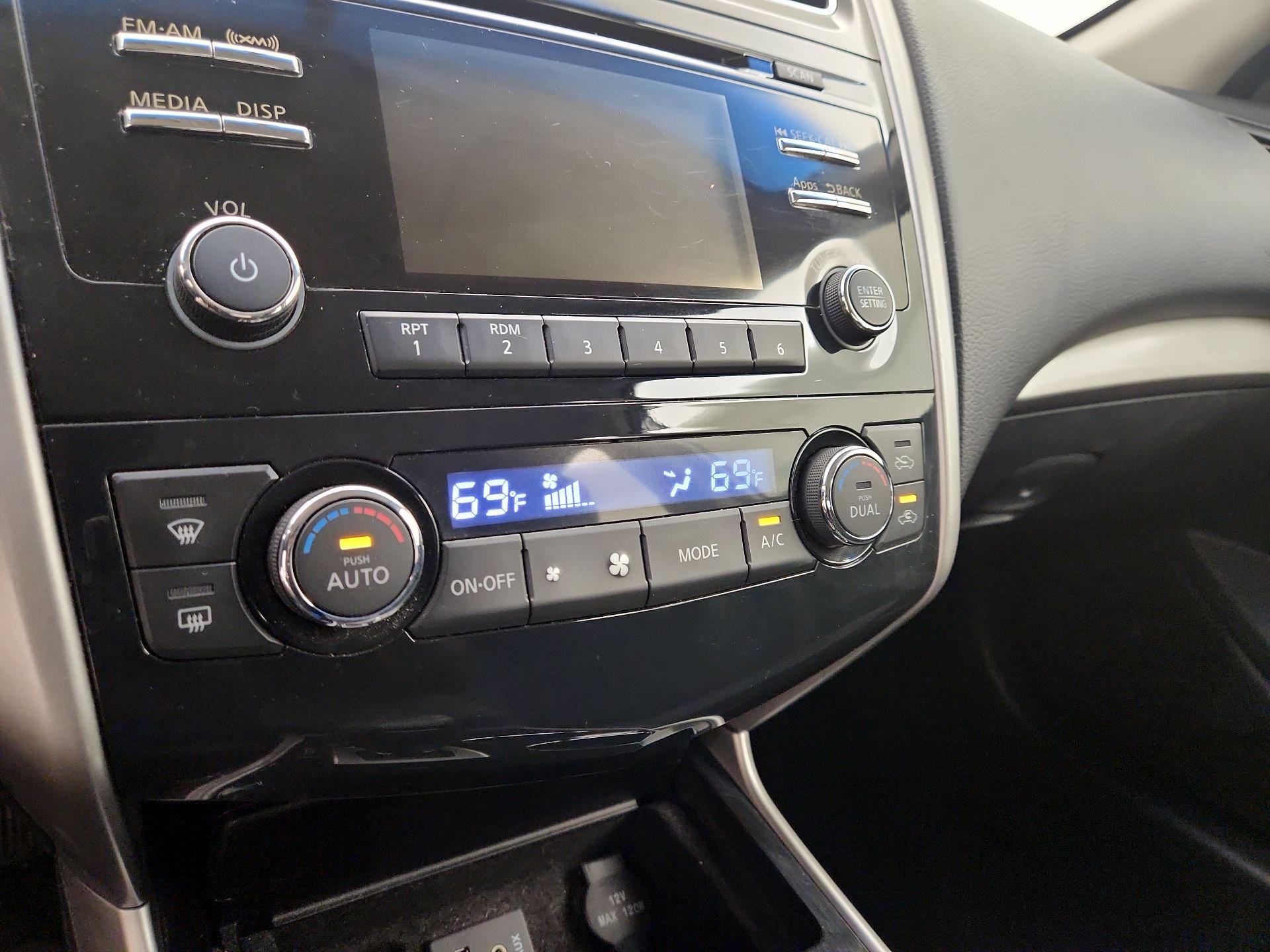 Thumbnail: 2014 Nissan Altima - 16