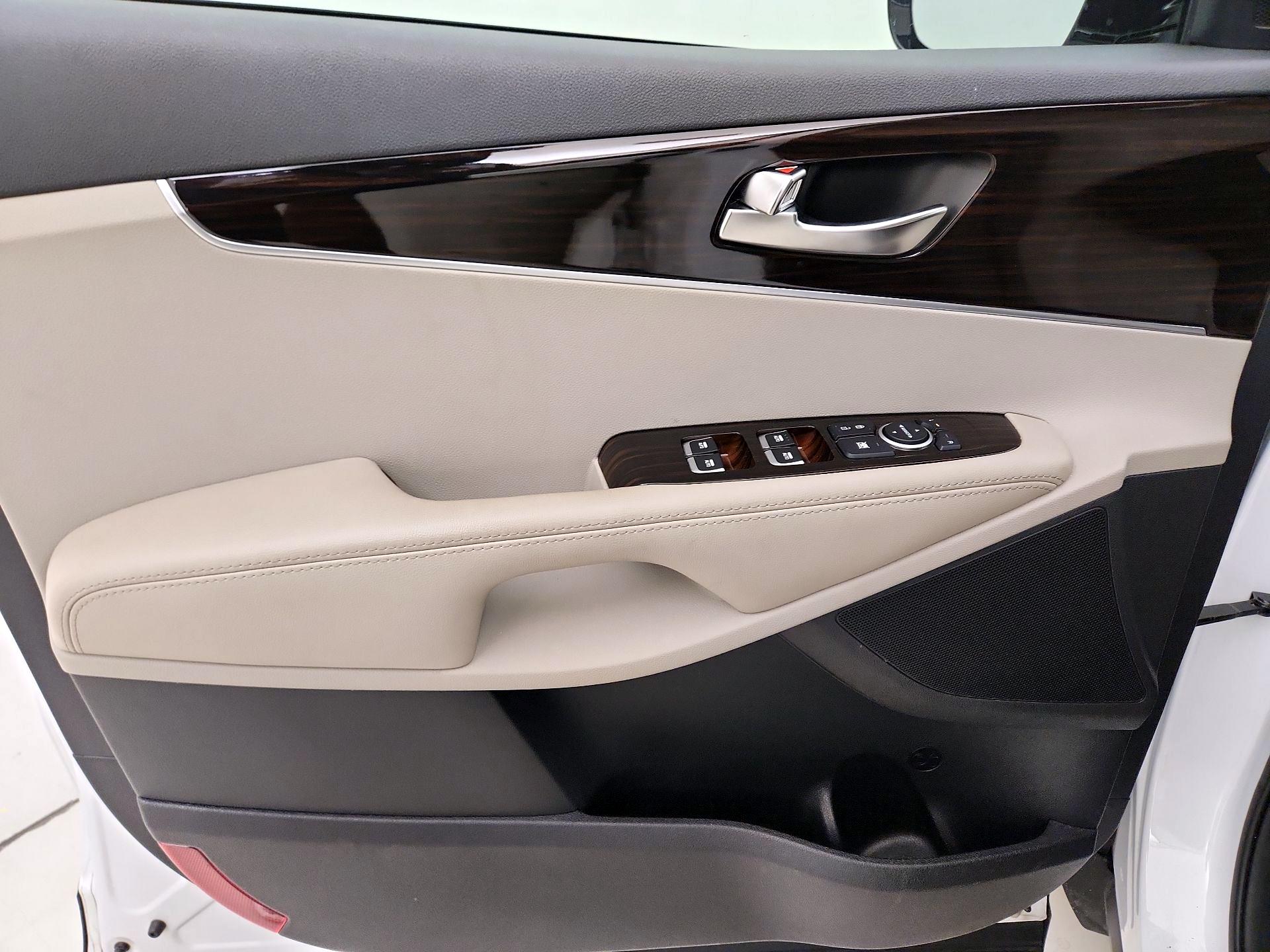 Thumbnail: 2020 Kia Sorento - 12