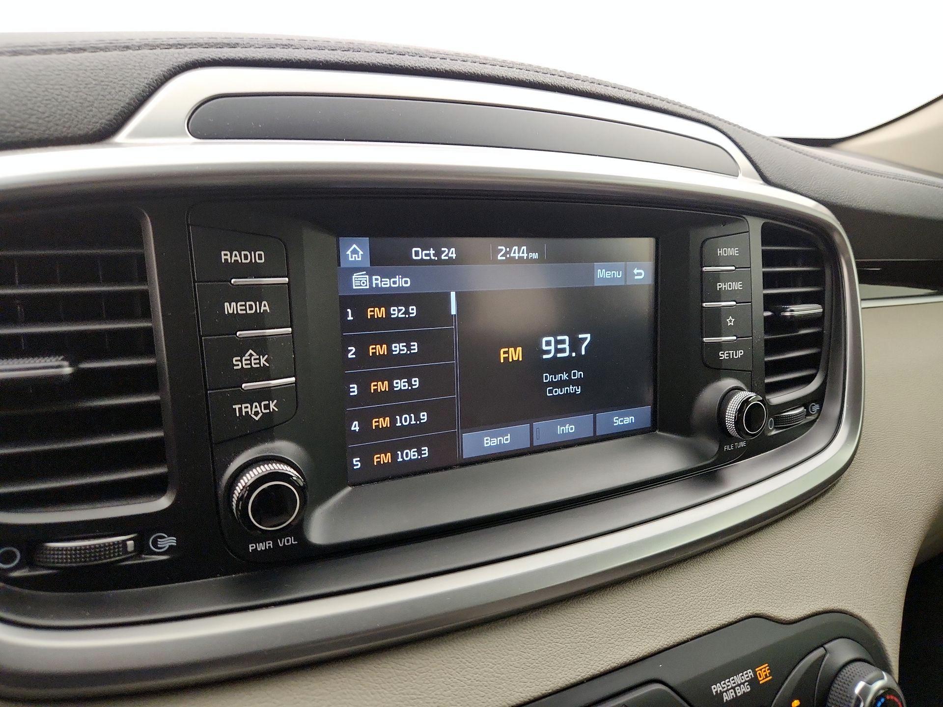 Thumbnail: 2020 Kia Sorento - 15