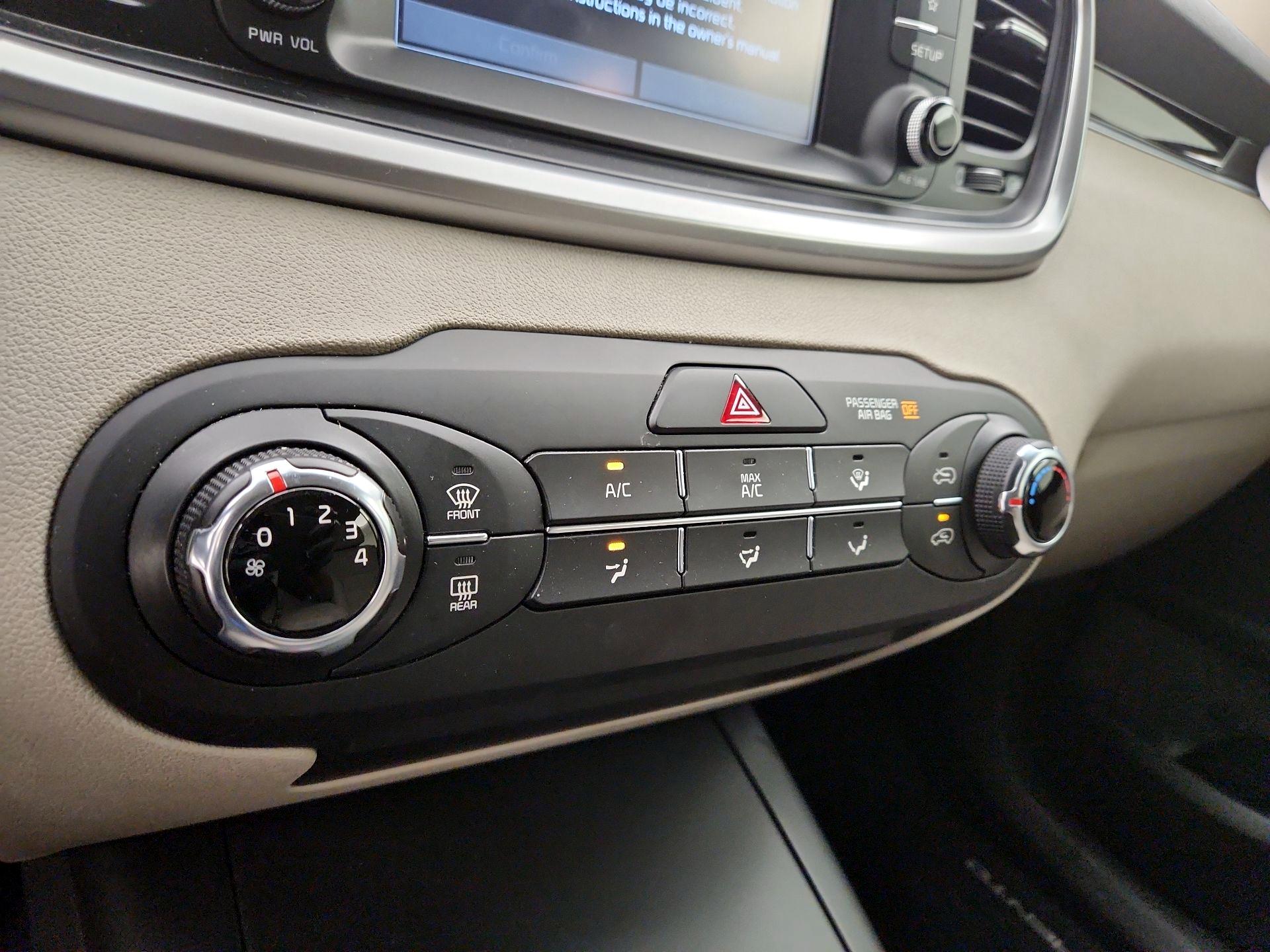 Thumbnail: 2020 Kia Sorento - 16