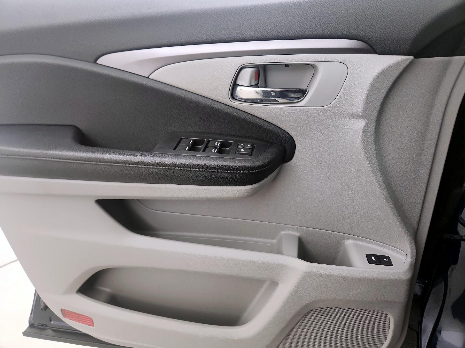 Thumbnail: 2016 Honda Pilot - 12