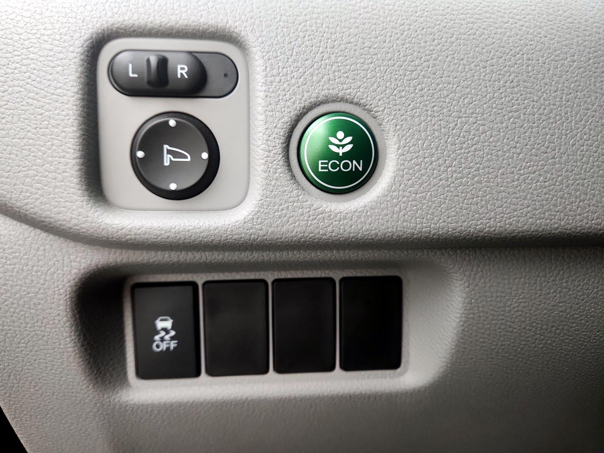 Thumbnail: 2016 Honda Pilot - 13