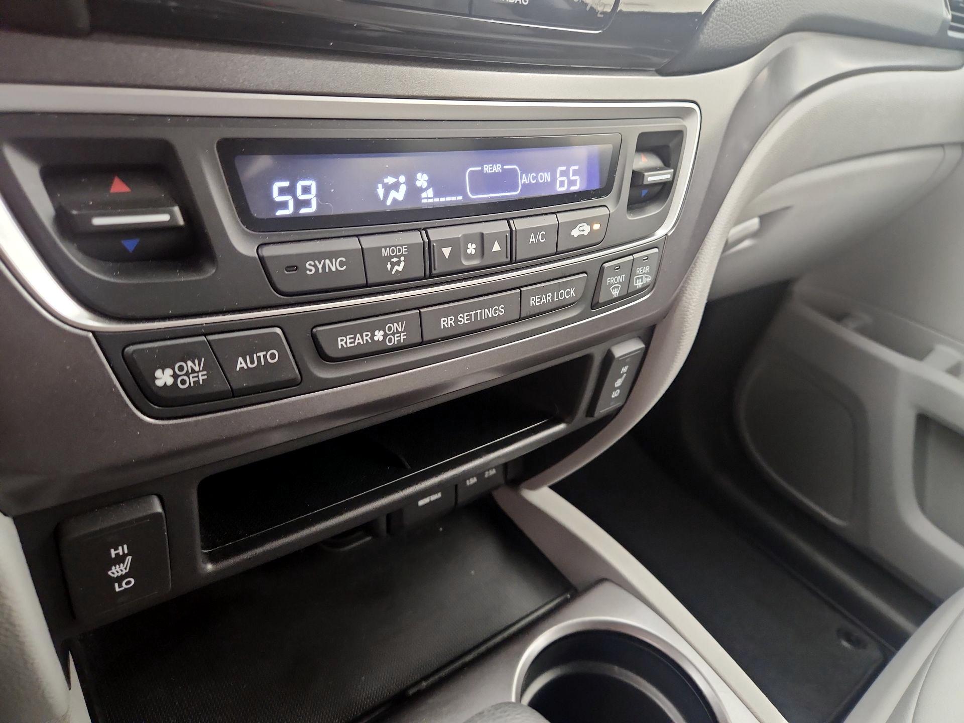 Thumbnail: 2016 Honda Pilot - 16