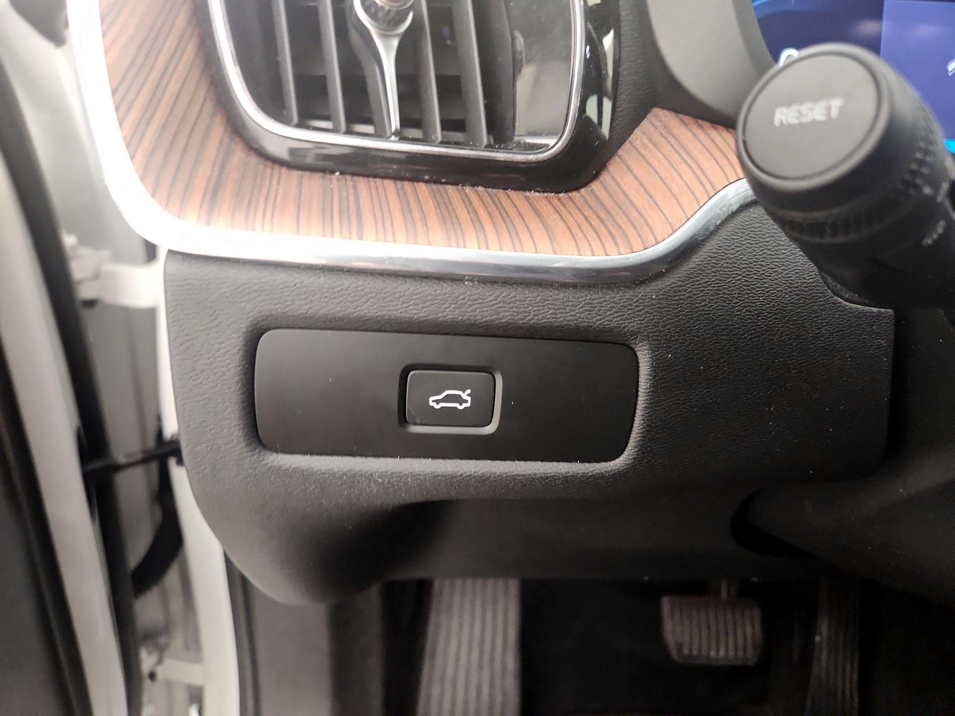 Thumbnail: 2024 Volvo XC60 - 13