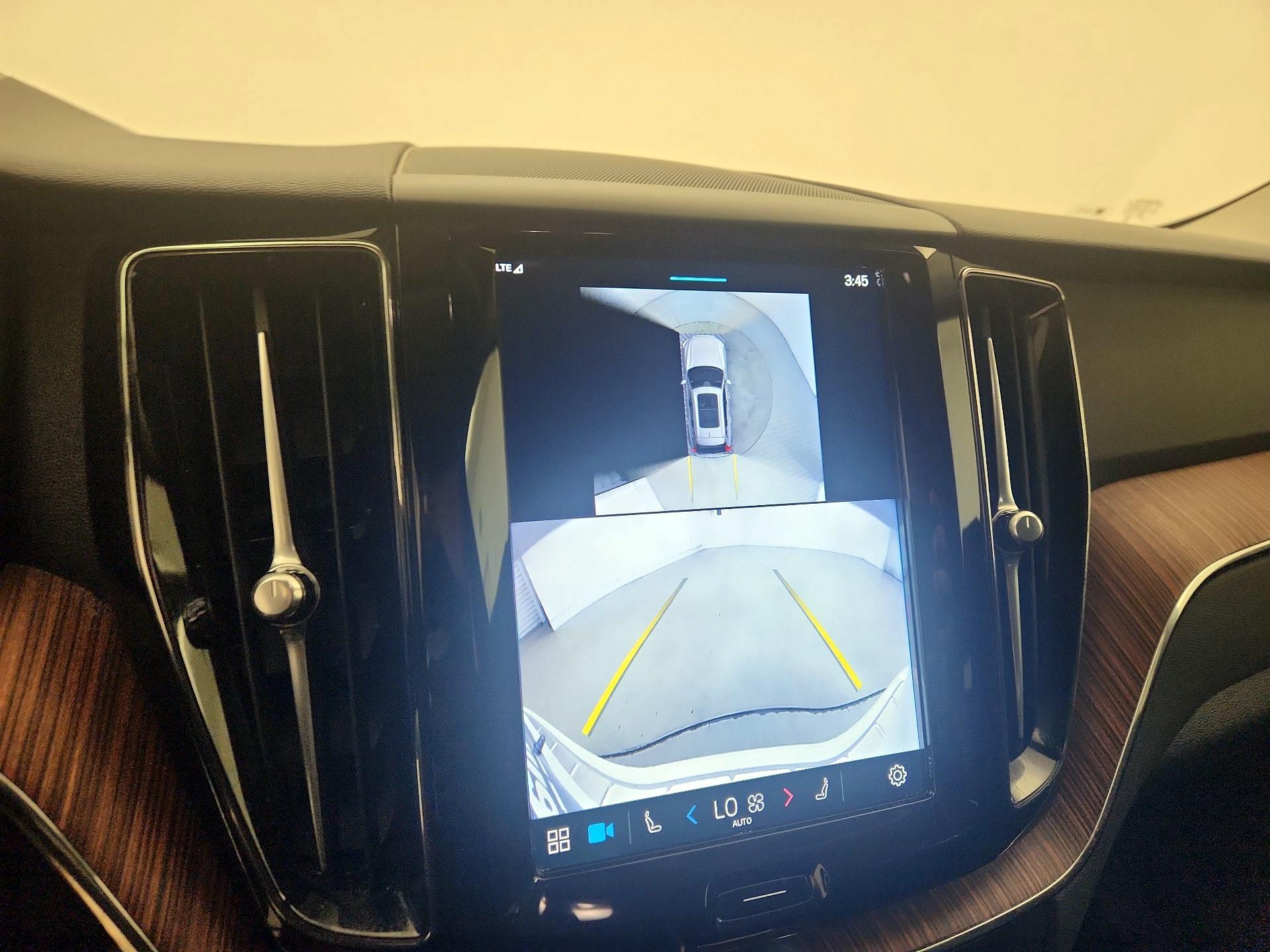 Thumbnail: 2024 Volvo XC60 - 14