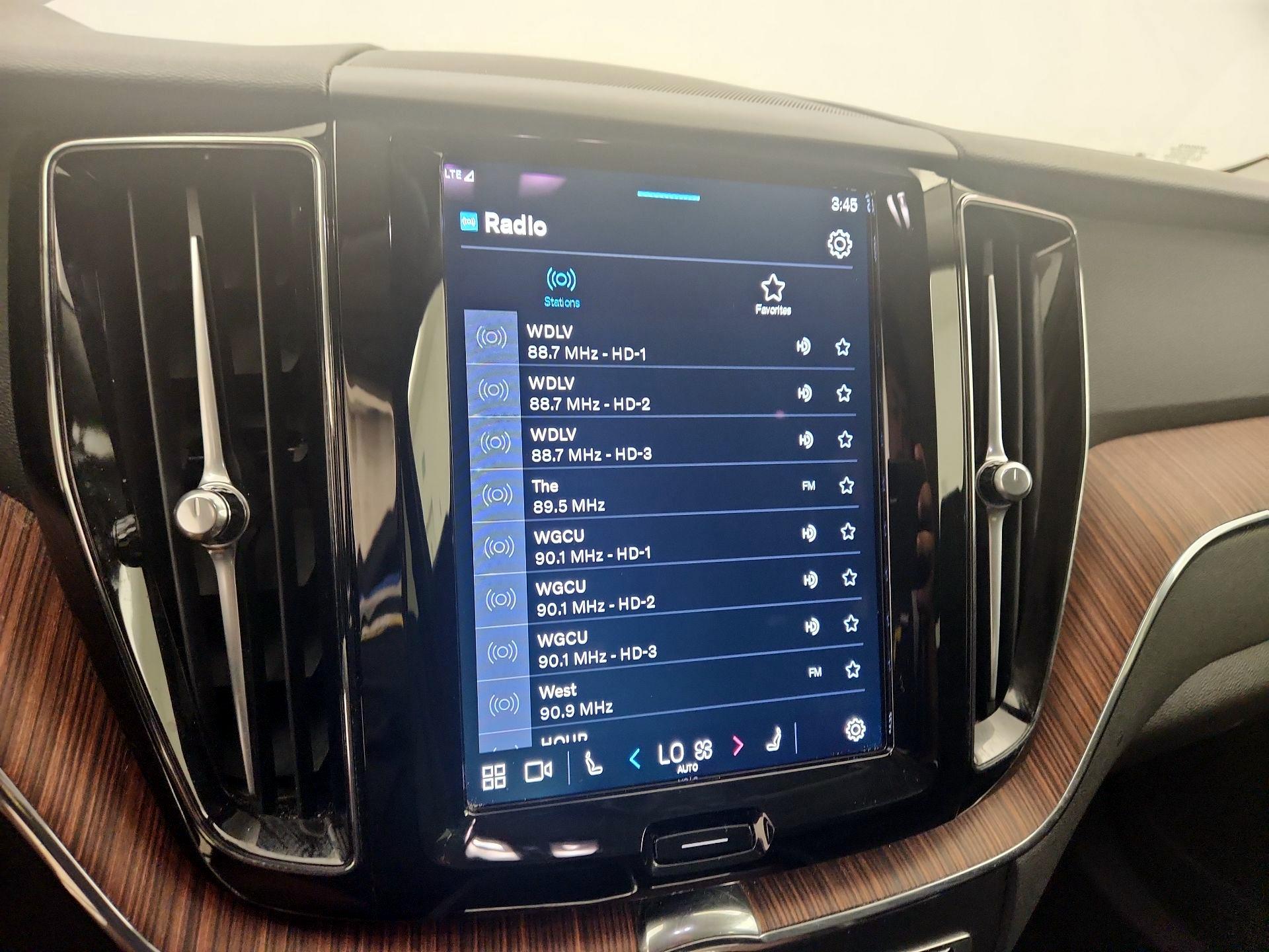 Thumbnail: 2024 Volvo XC60 - 15