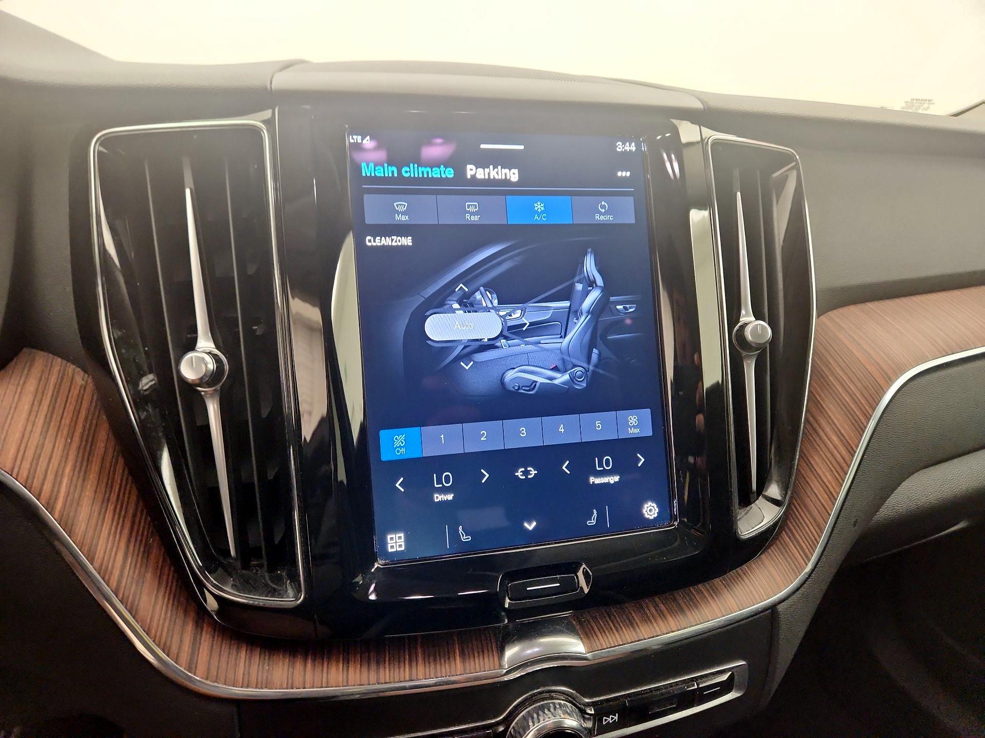 Thumbnail: 2024 Volvo XC60 - 16