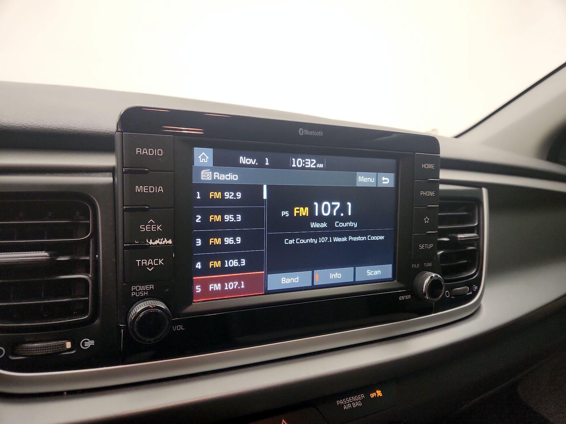 Thumbnail: 2020 Kia Rio - 15