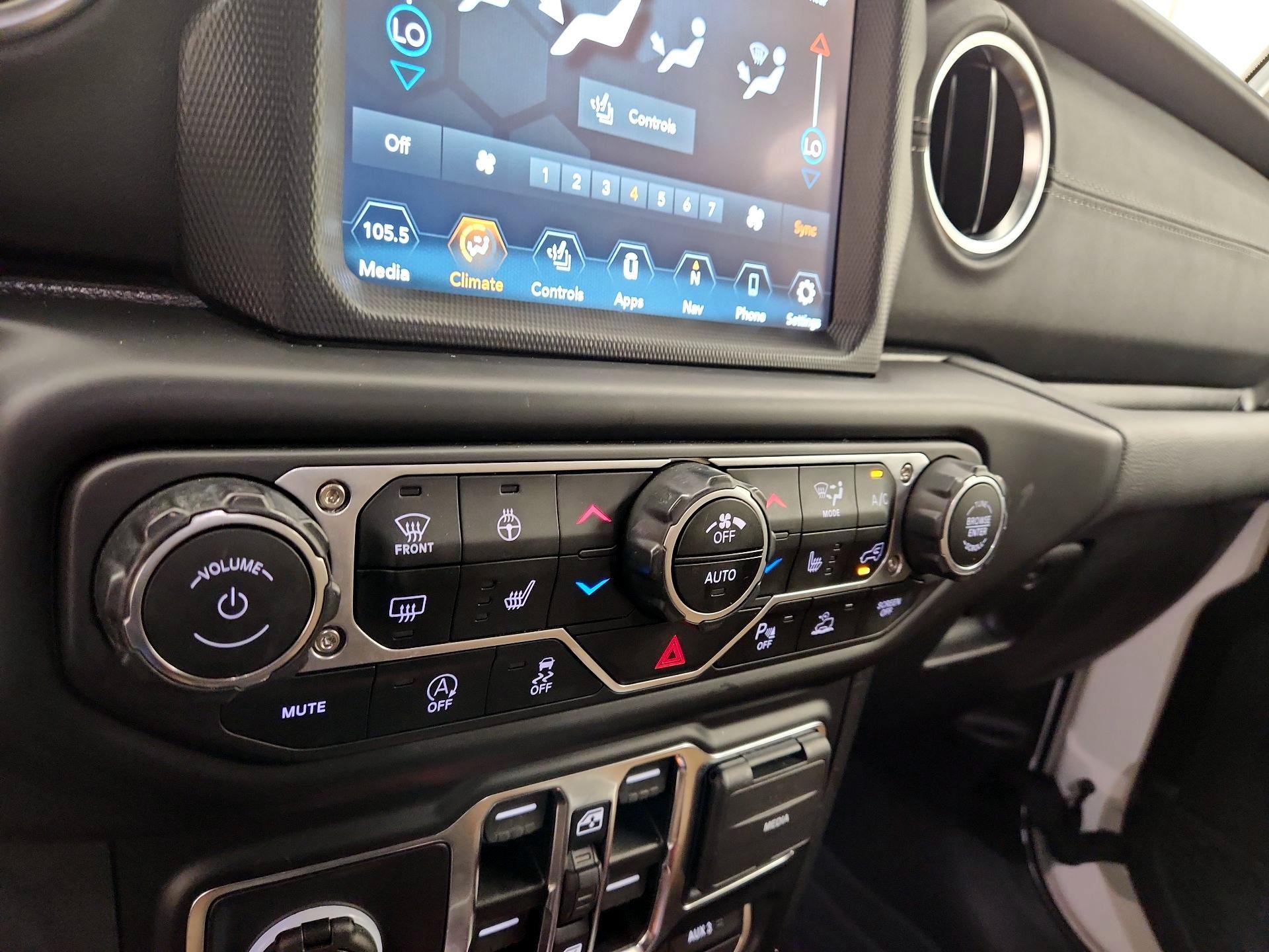 Thumbnail: 2022 Jeep Wrangler - 17