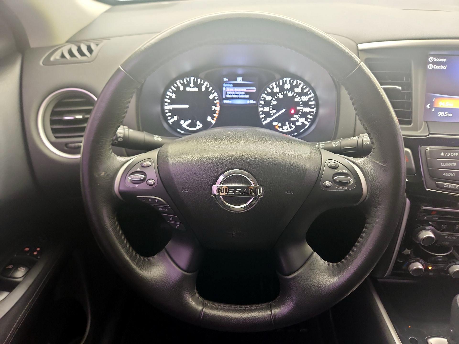 Thumbnail: 2017 Nissan Pathfinder - 10