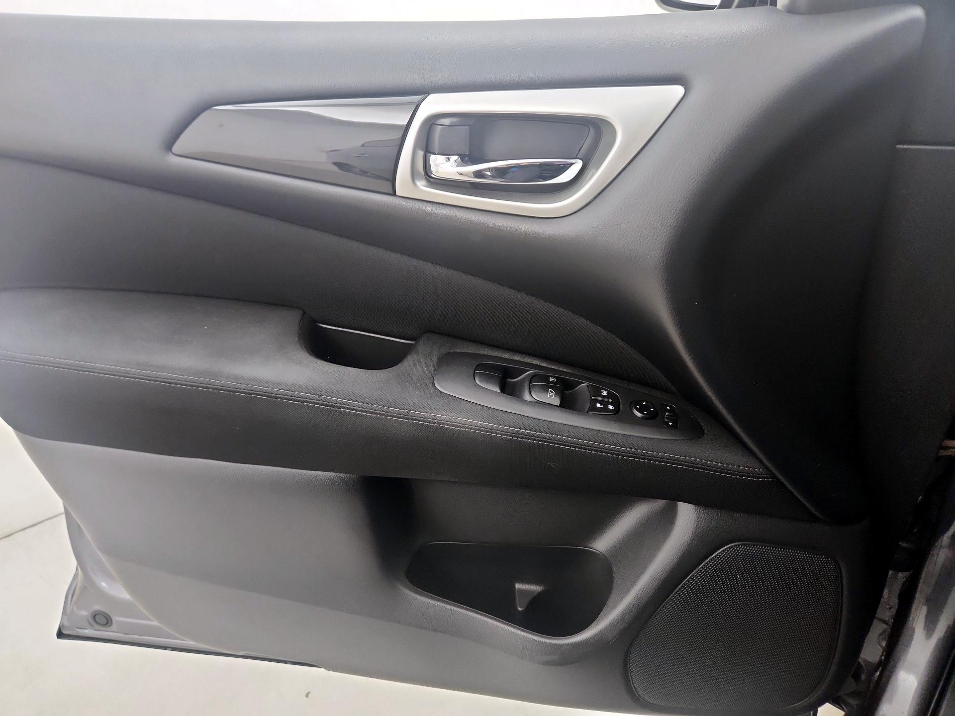 Thumbnail: 2017 Nissan Pathfinder - 12