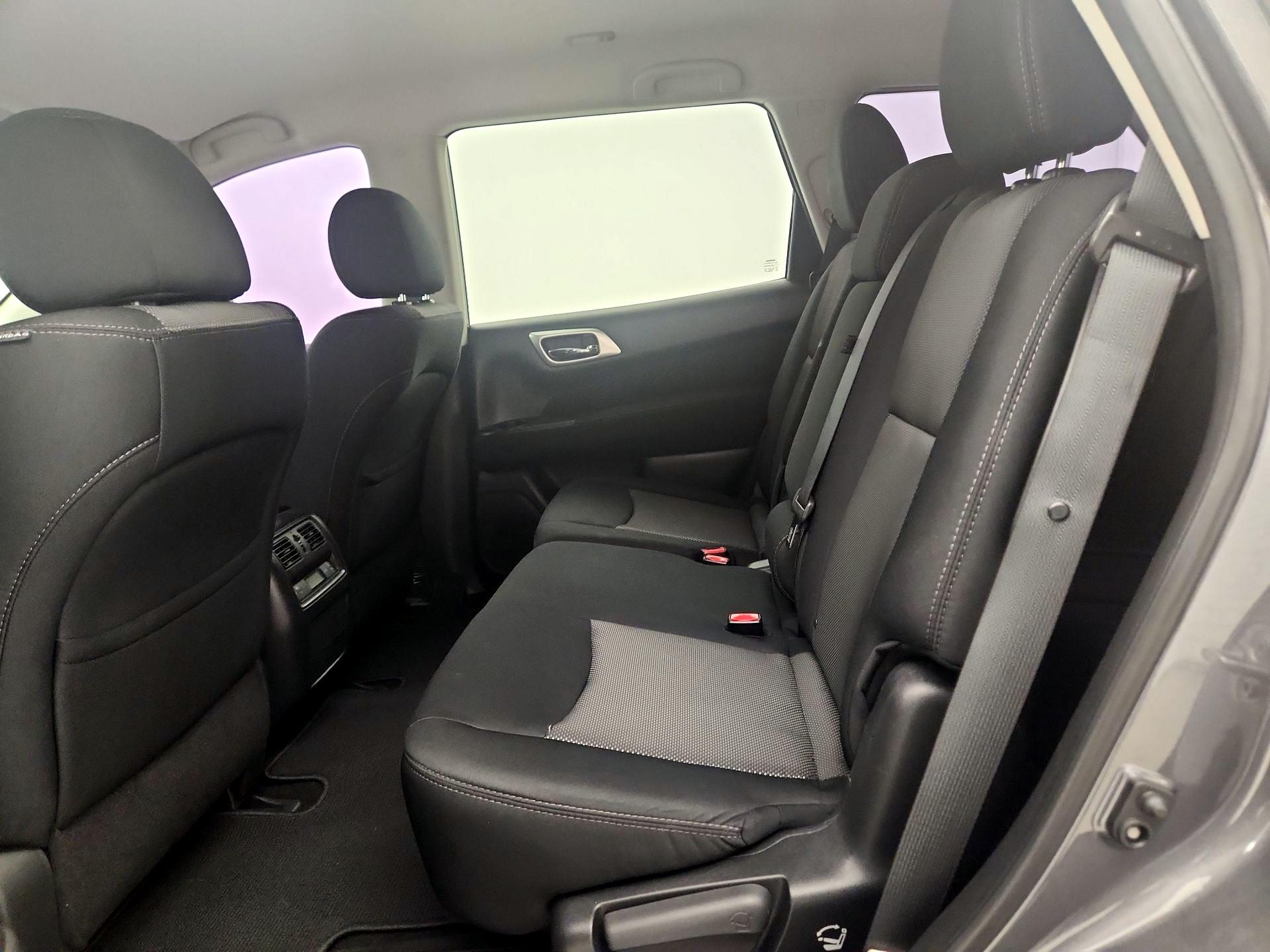 Thumbnail: 2017 Nissan Pathfinder - 19