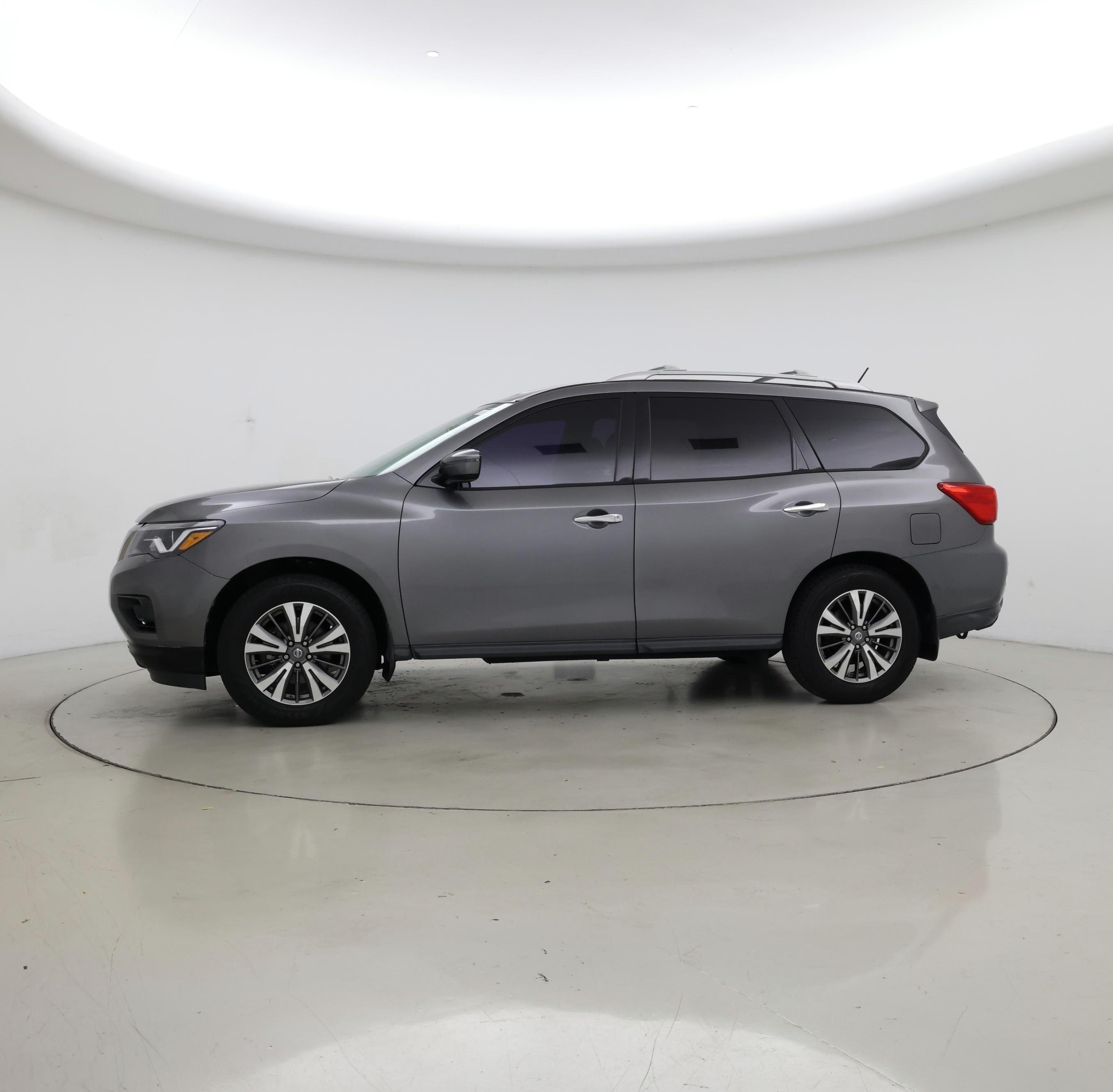 Thumbnail: 2017 Nissan Pathfinder - 8