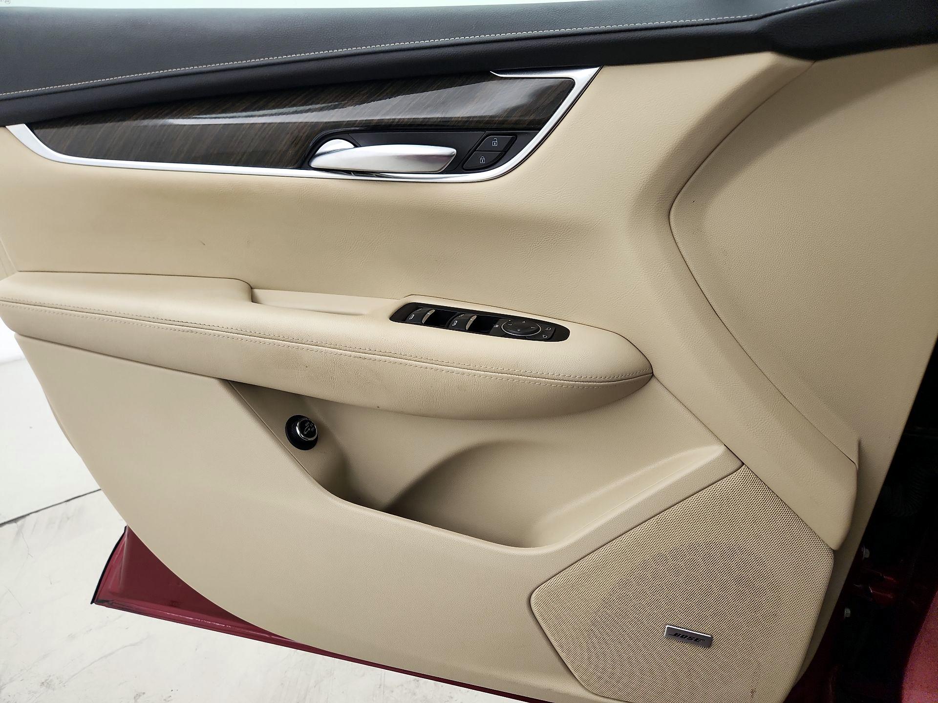 Thumbnail: 2019 Cadillac XT5 - 12