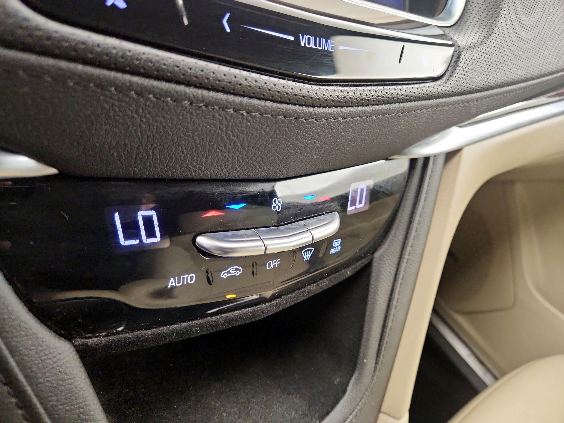 Thumbnail: 2019 Cadillac XT5 - 17