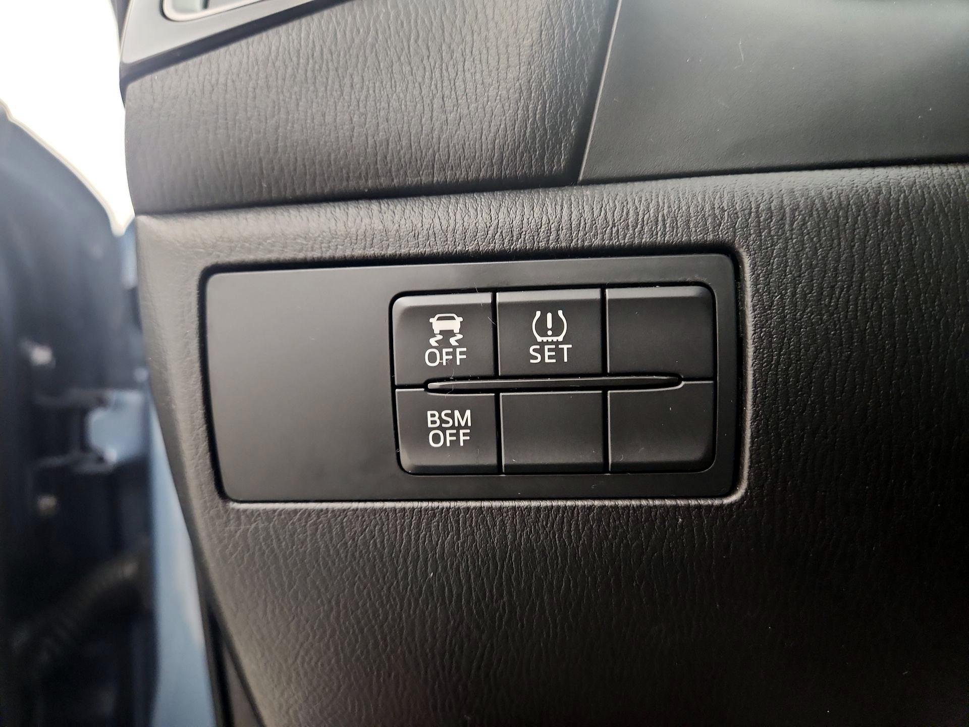 Thumbnail: 2016 Mazda Mazda3 - 13