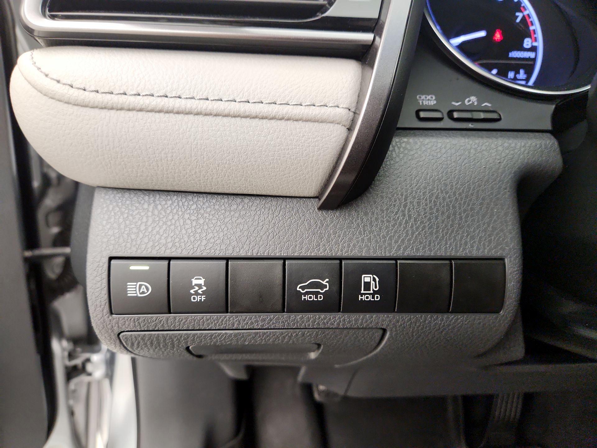 Thumbnail: 2020 Toyota Camry - 13