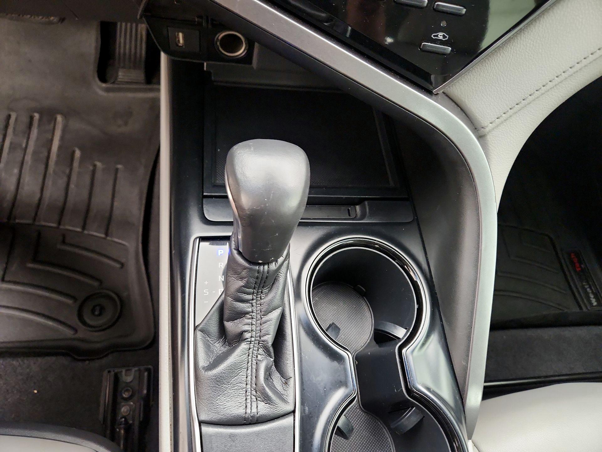 Thumbnail: 2020 Toyota Camry - 17