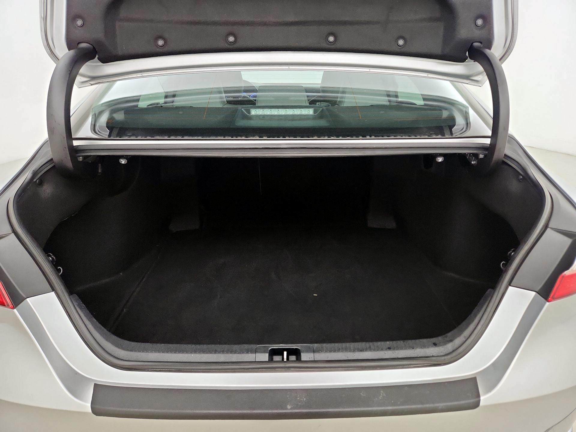 Thumbnail: 2020 Toyota Camry - 20