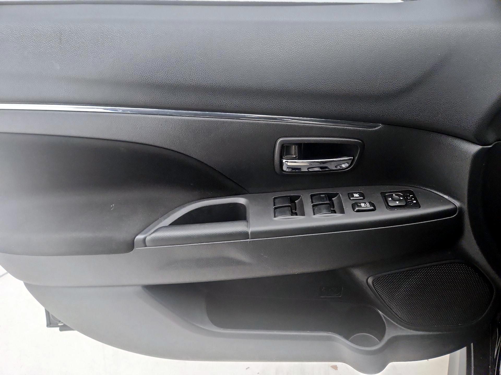 Thumbnail: 2021 Mitsubishi Outlander Sport - 12