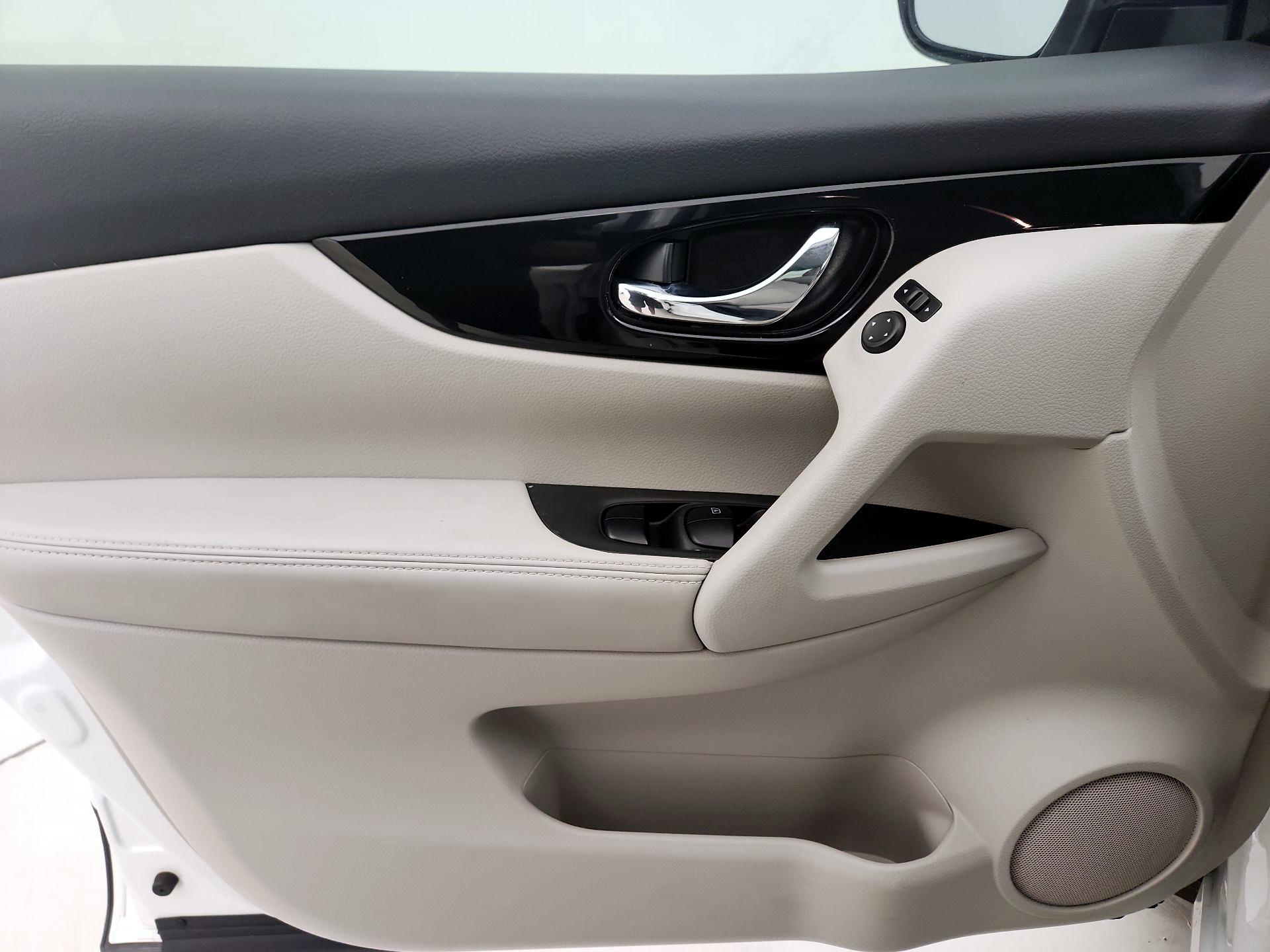 Thumbnail: 2019 Nissan Rogue Sport - 12