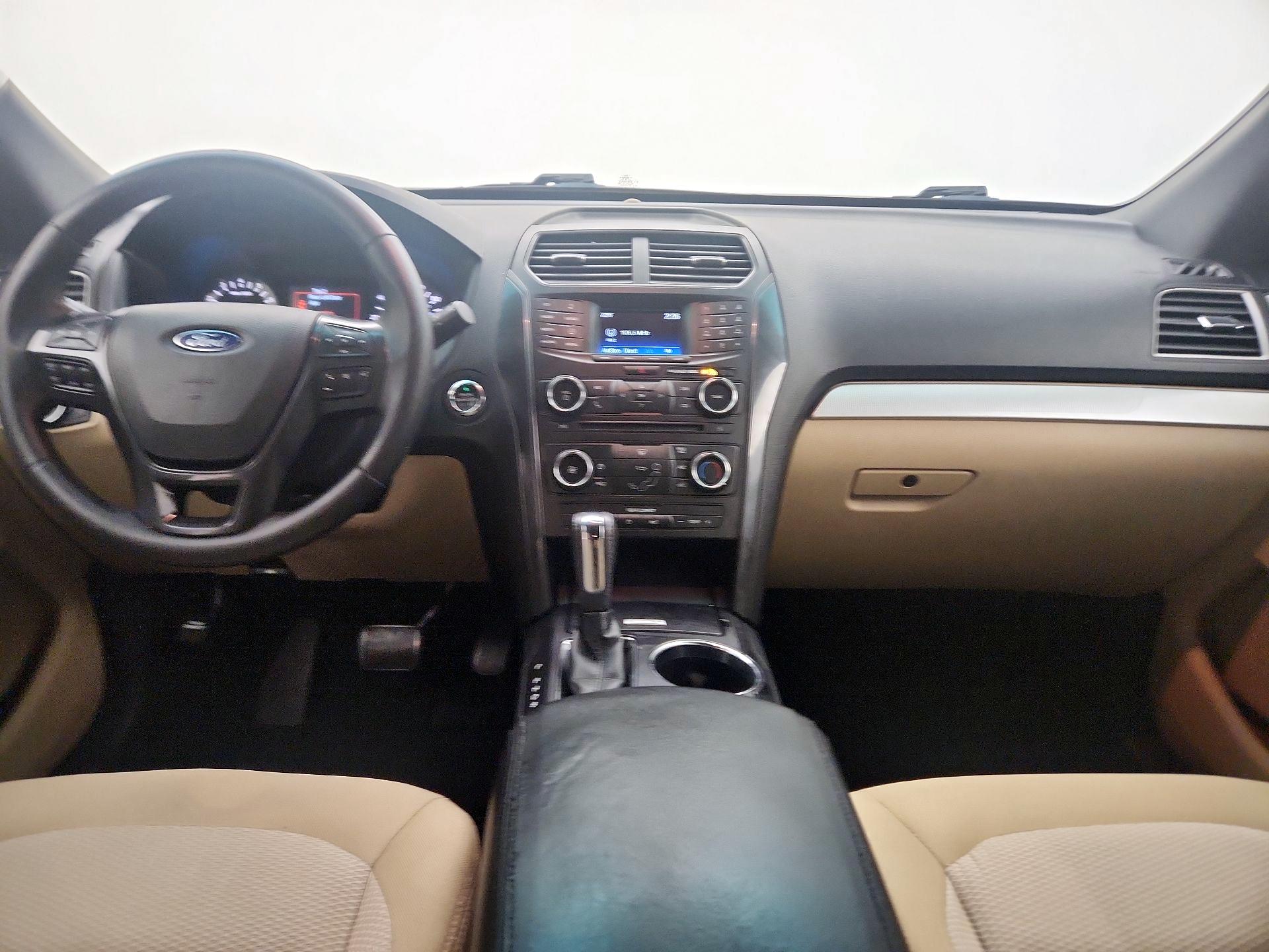 Thumbnail: 2016 Ford Explorer - 9