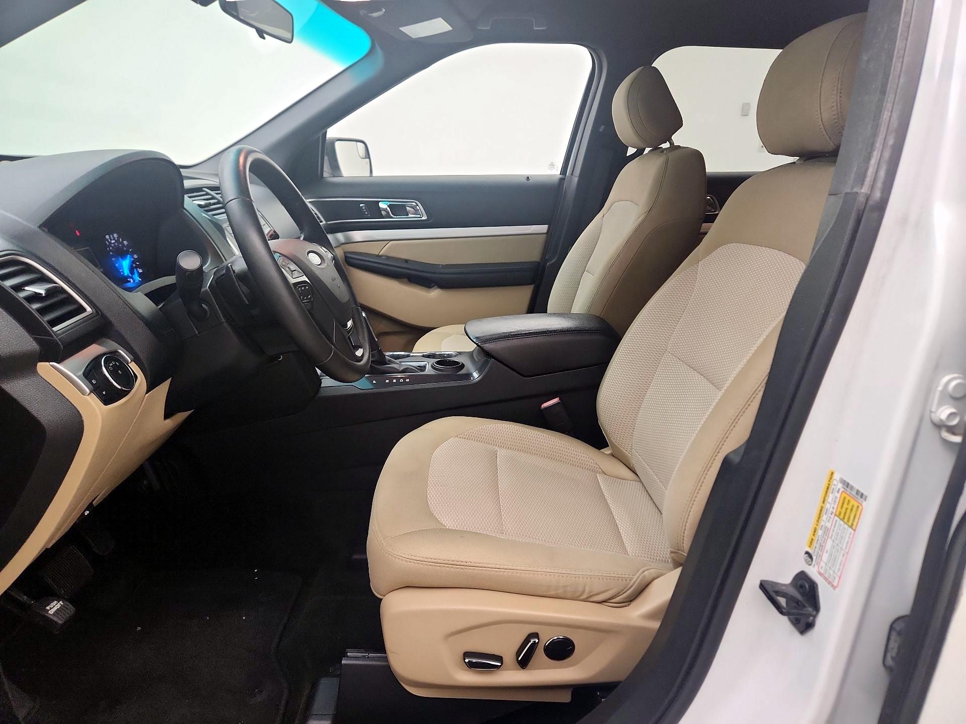 Thumbnail: 2016 Ford Explorer - 11