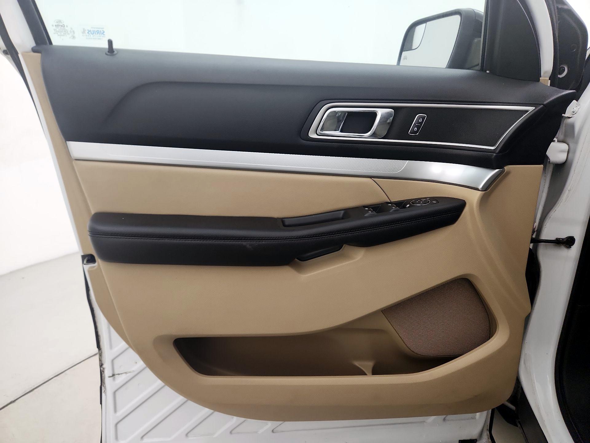 Thumbnail: 2016 Ford Explorer - 12