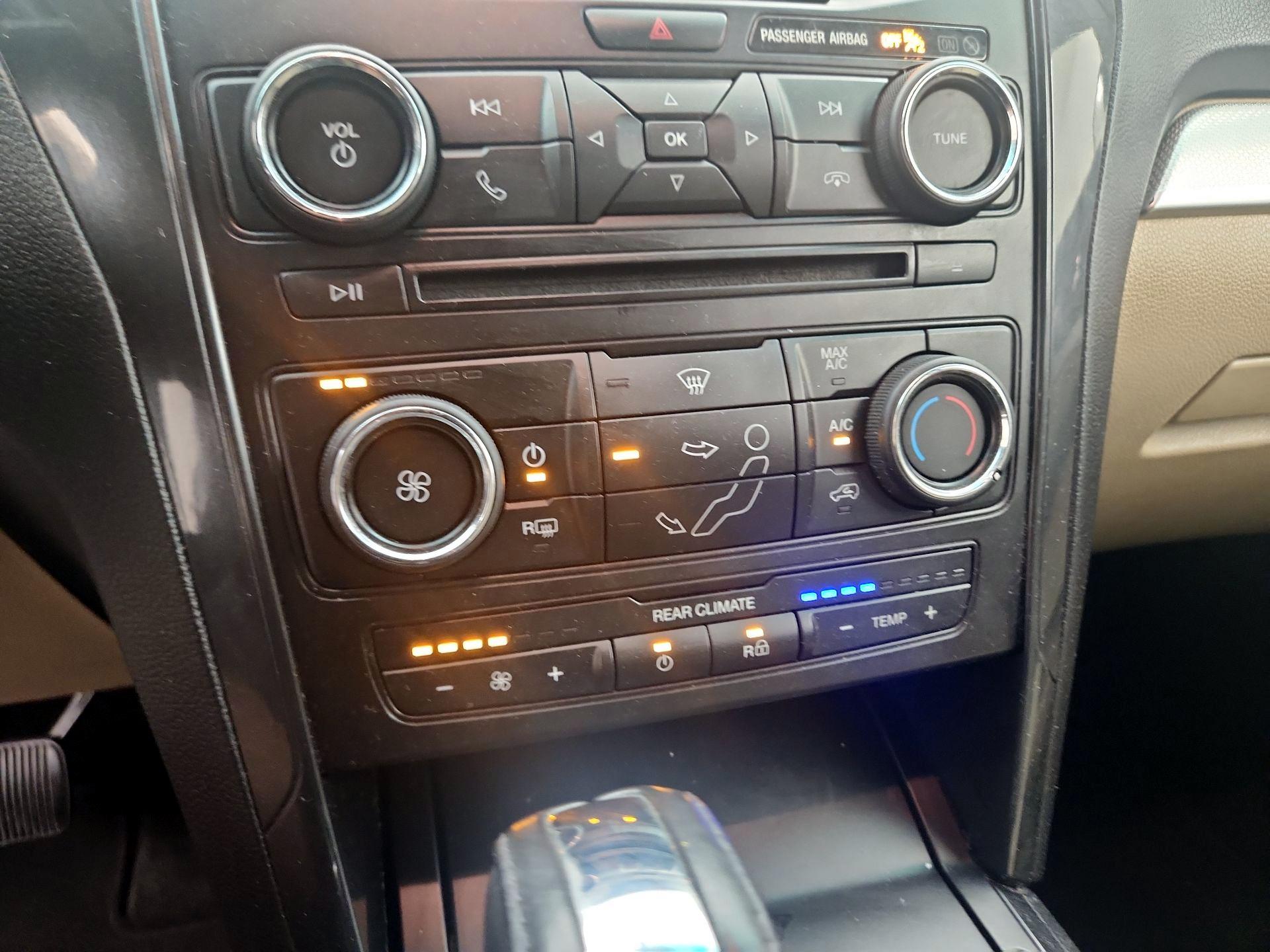 Thumbnail: 2016 Ford Explorer - 16