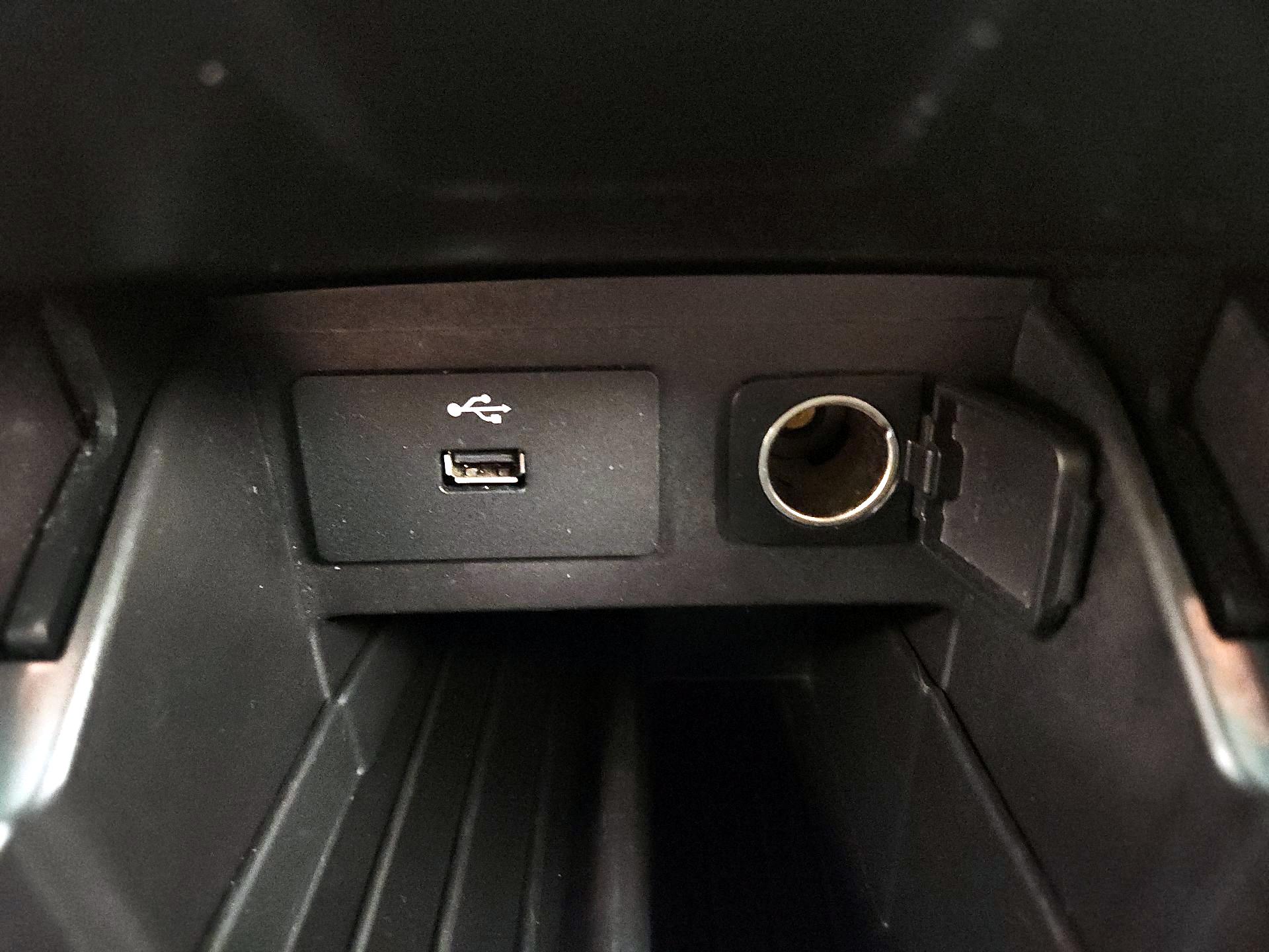 Thumbnail: 2016 Ford Explorer - 18