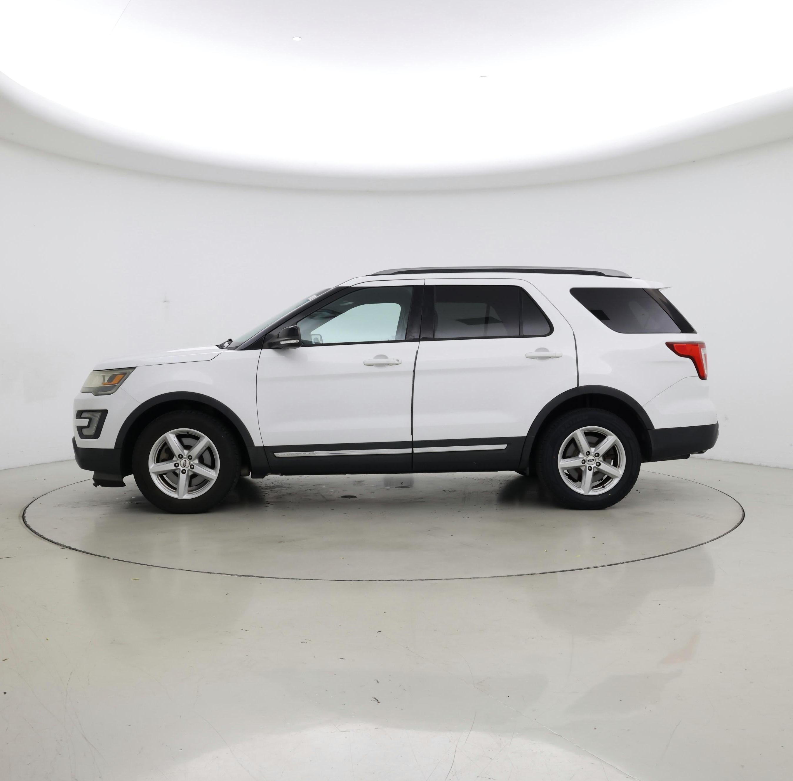 Thumbnail: 2016 Ford Explorer - 3