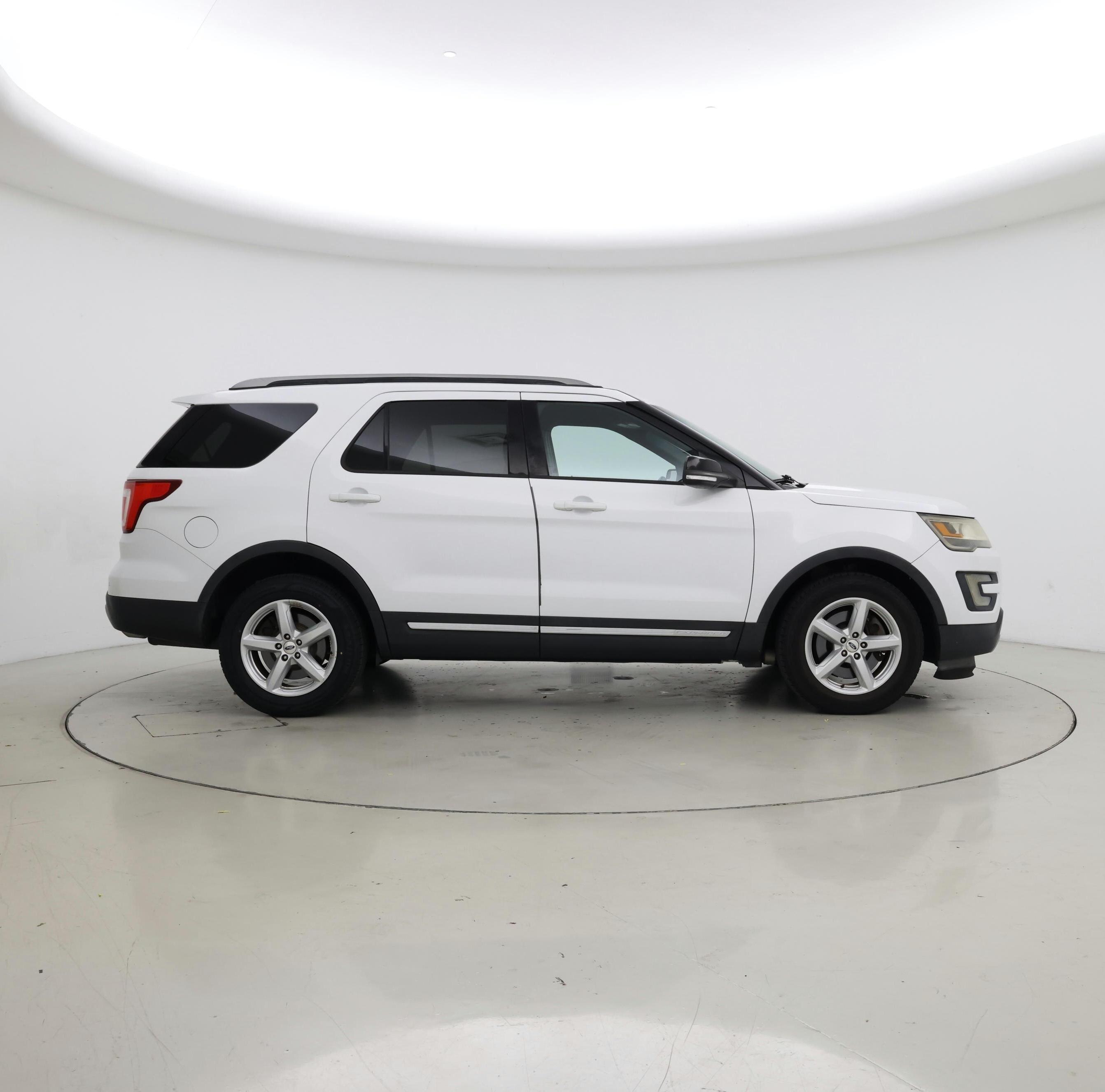 Thumbnail: 2016 Ford Explorer - 7