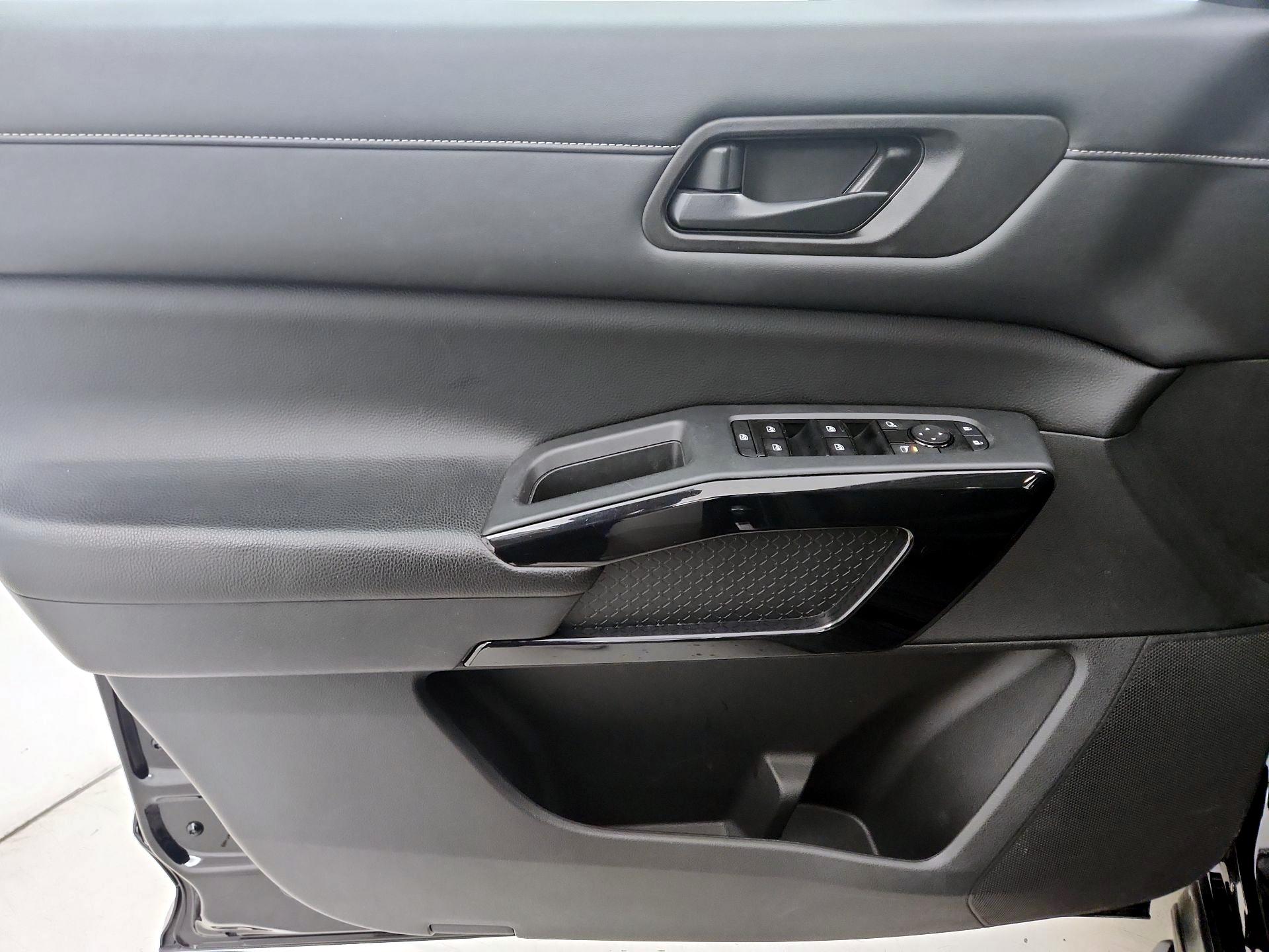 Thumbnail: 2023 Nissan Pathfinder - 12