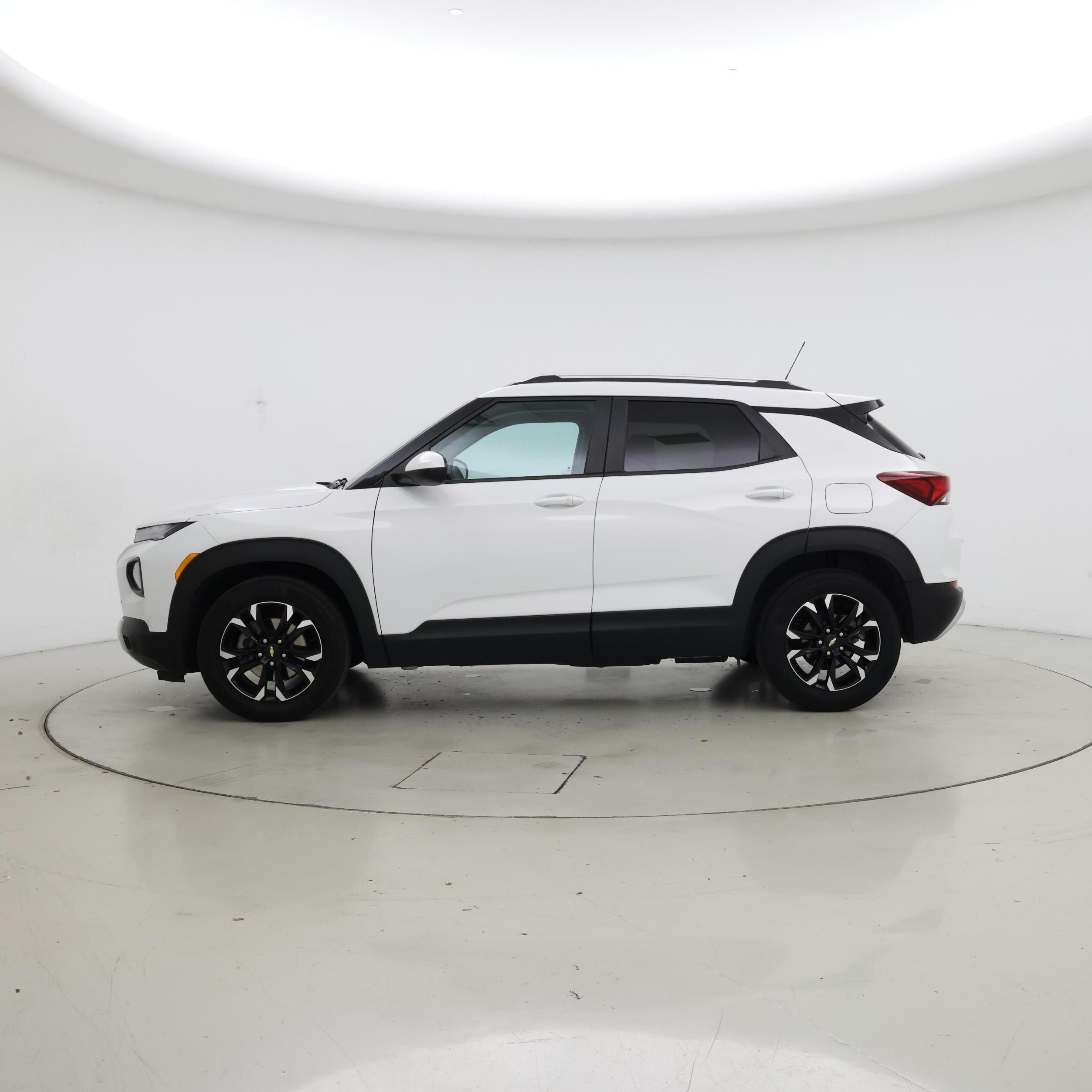 Thumbnail: 2023 Chevrolet TrailBlazer - 3