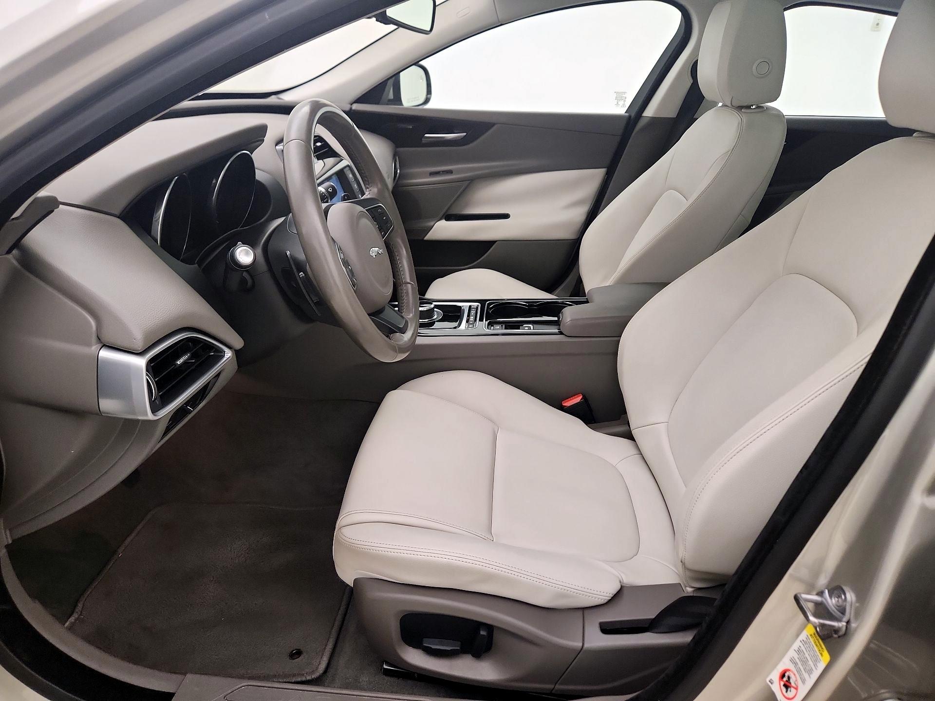 Thumbnail: 2017 Jaguar XE - 11