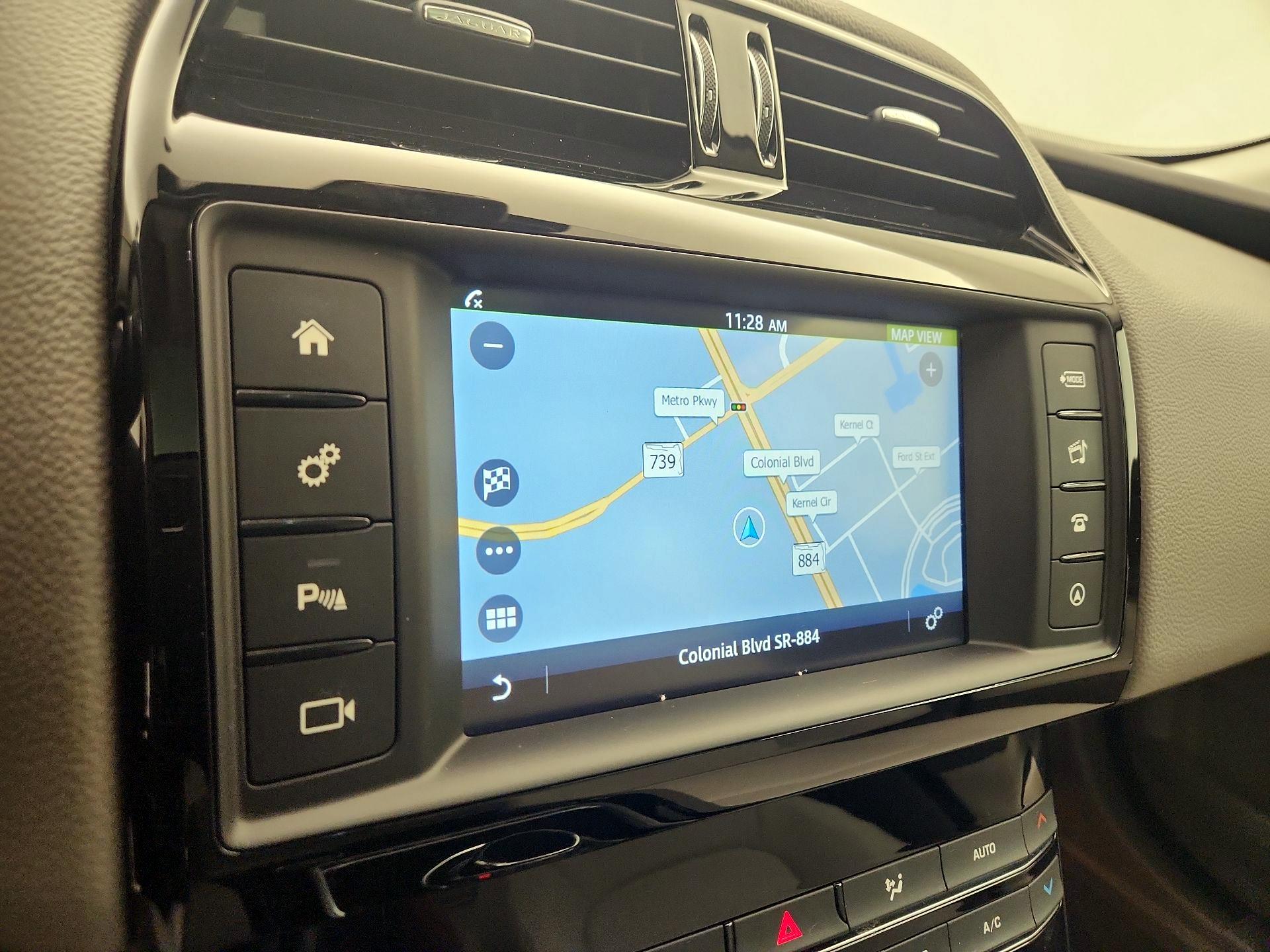 Thumbnail: 2017 Jaguar XE - 14