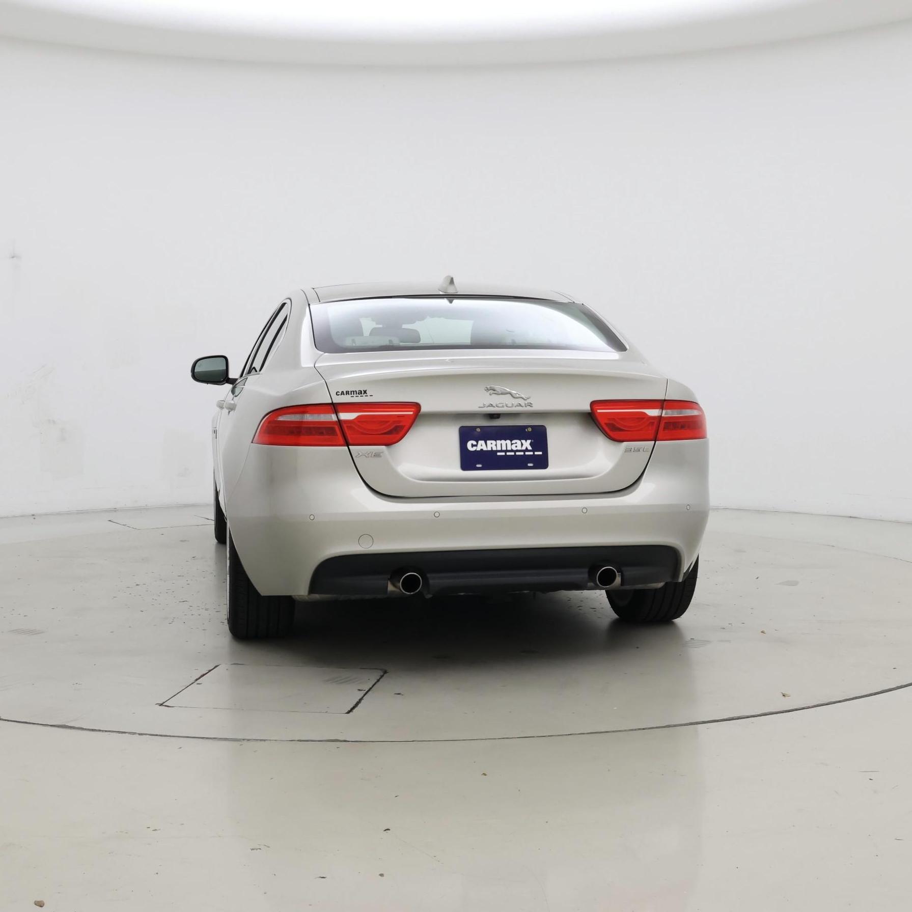 Thumbnail: 2017 Jaguar XE - 6