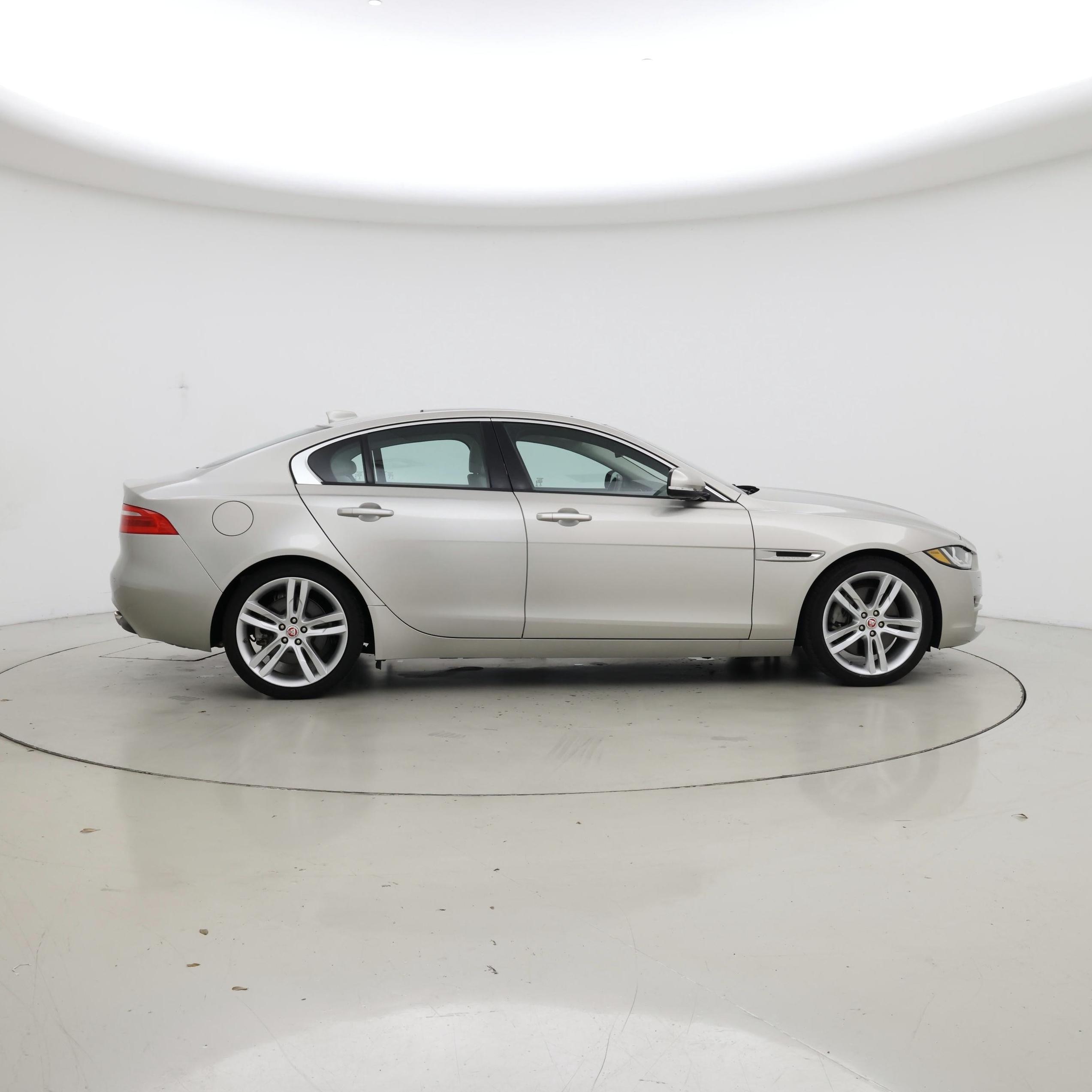 Thumbnail: 2017 Jaguar XE - 7