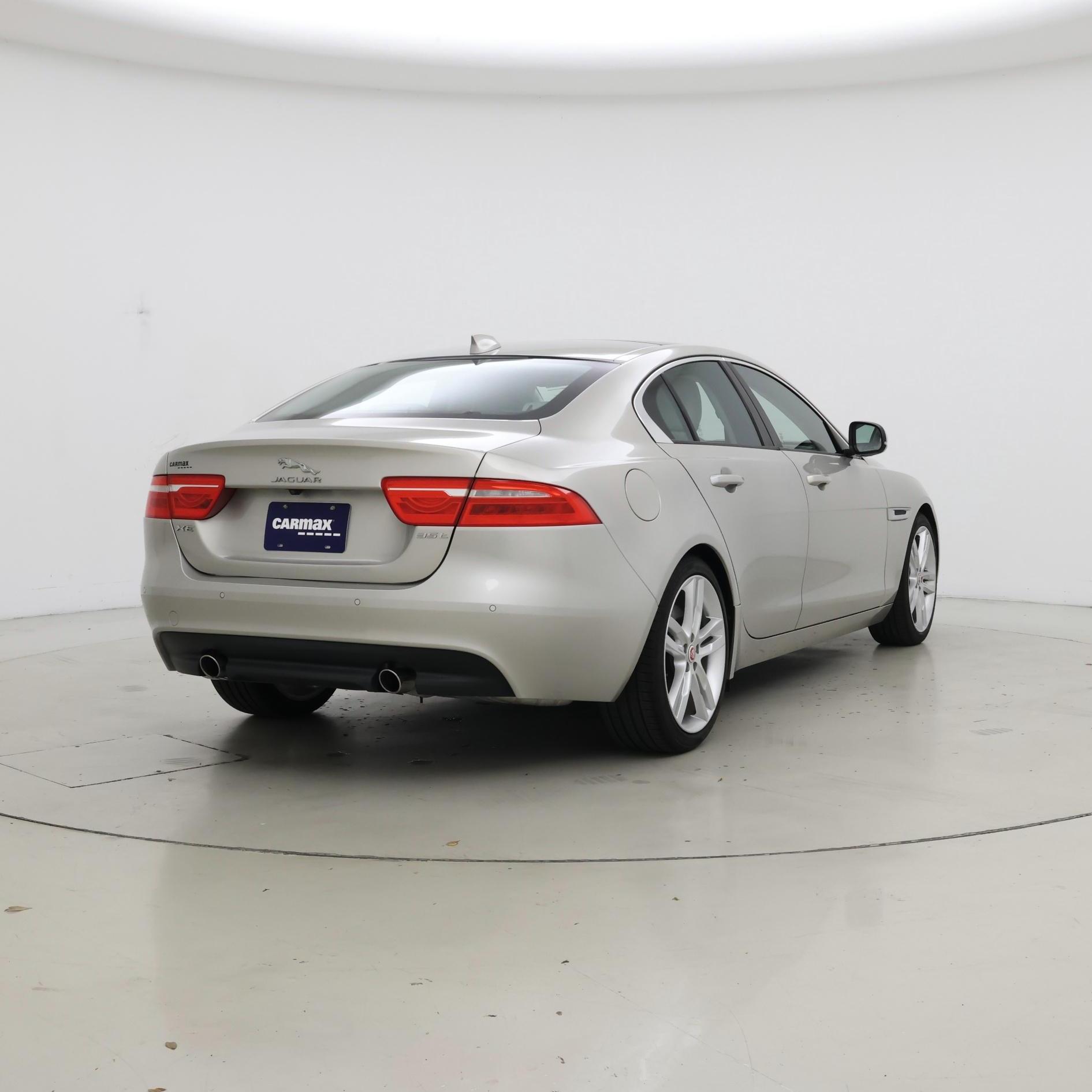 Thumbnail: 2017 Jaguar XE - 8