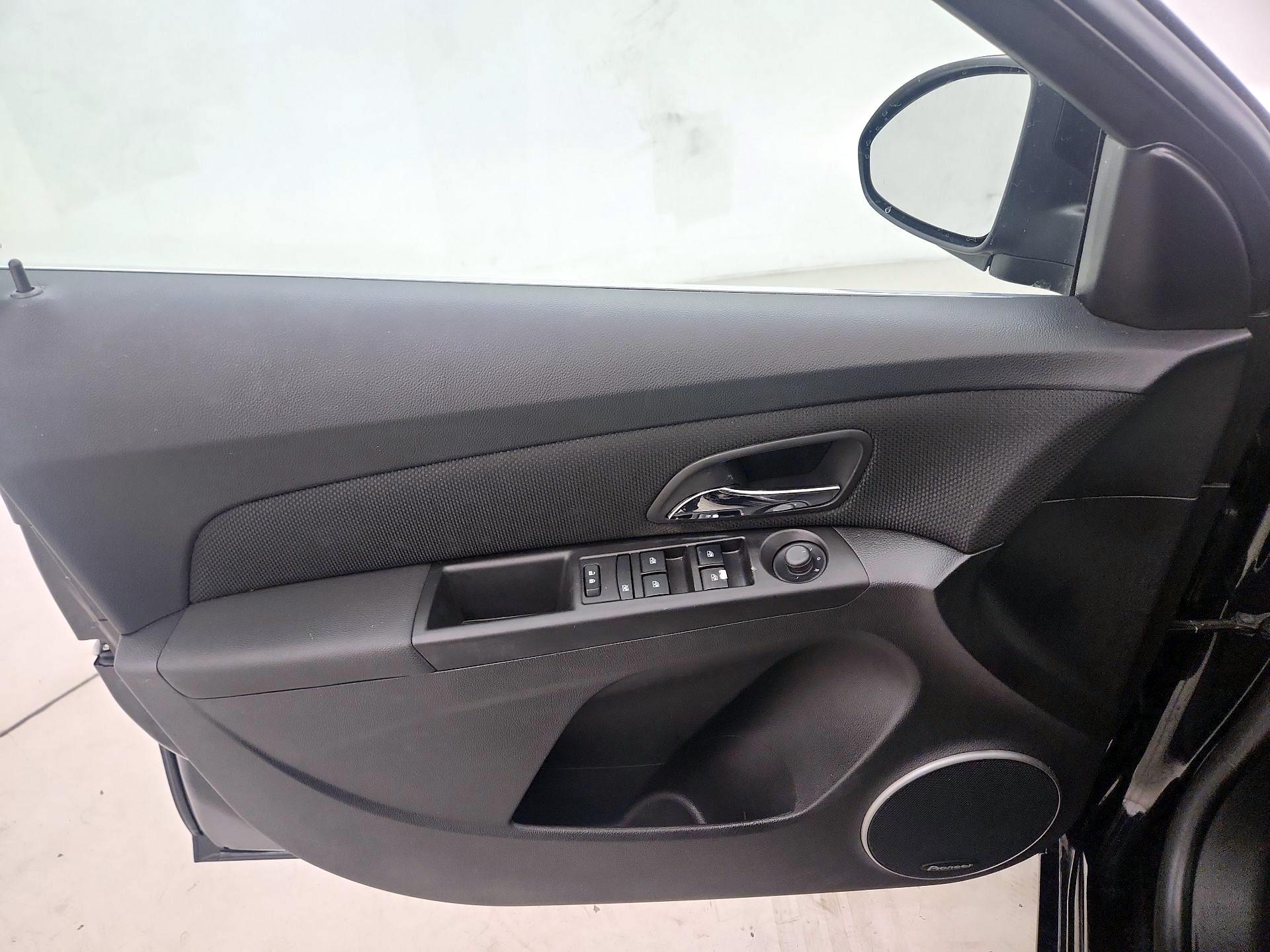 Thumbnail: 2015 Chevrolet Cruze - 12