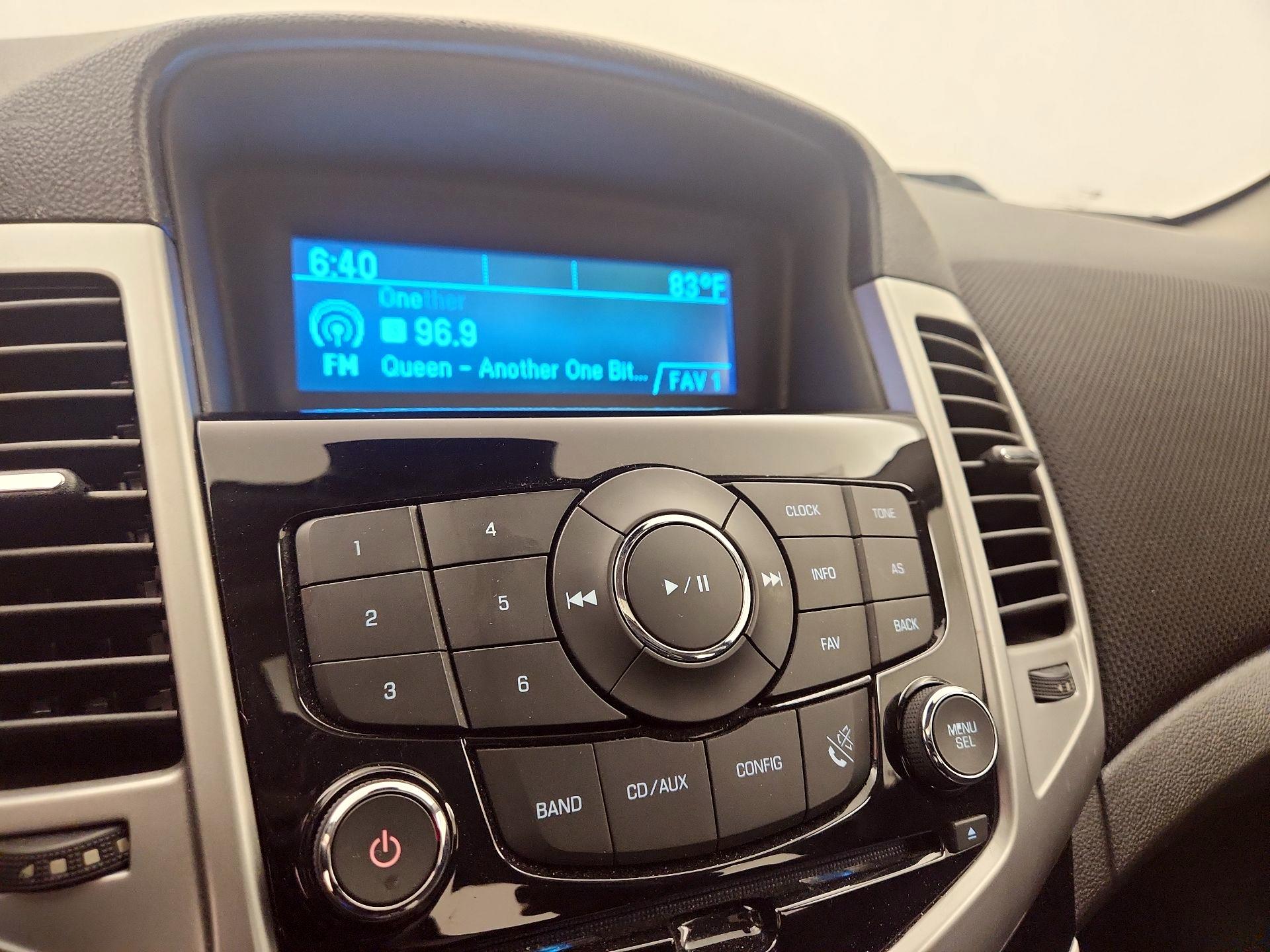 Thumbnail: 2015 Chevrolet Cruze - 14